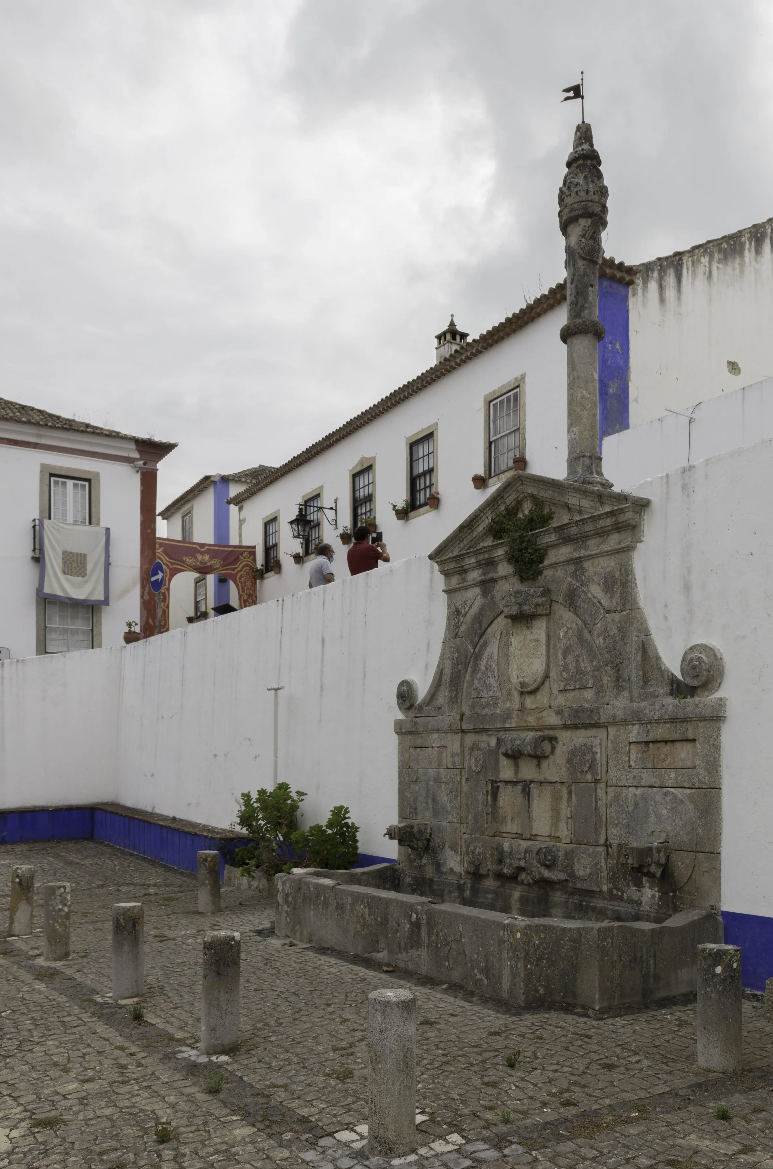 Chafariz_da_Vila,_Óbidos,_Portugal,_2021-09-09,_DD_22.jpg