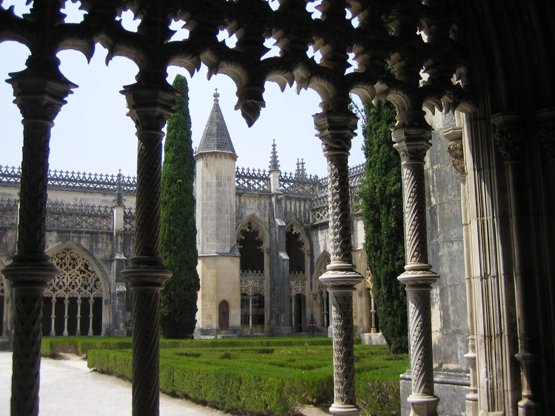 Mosteiro_da_Batalha_-_Claustro_3.jpg