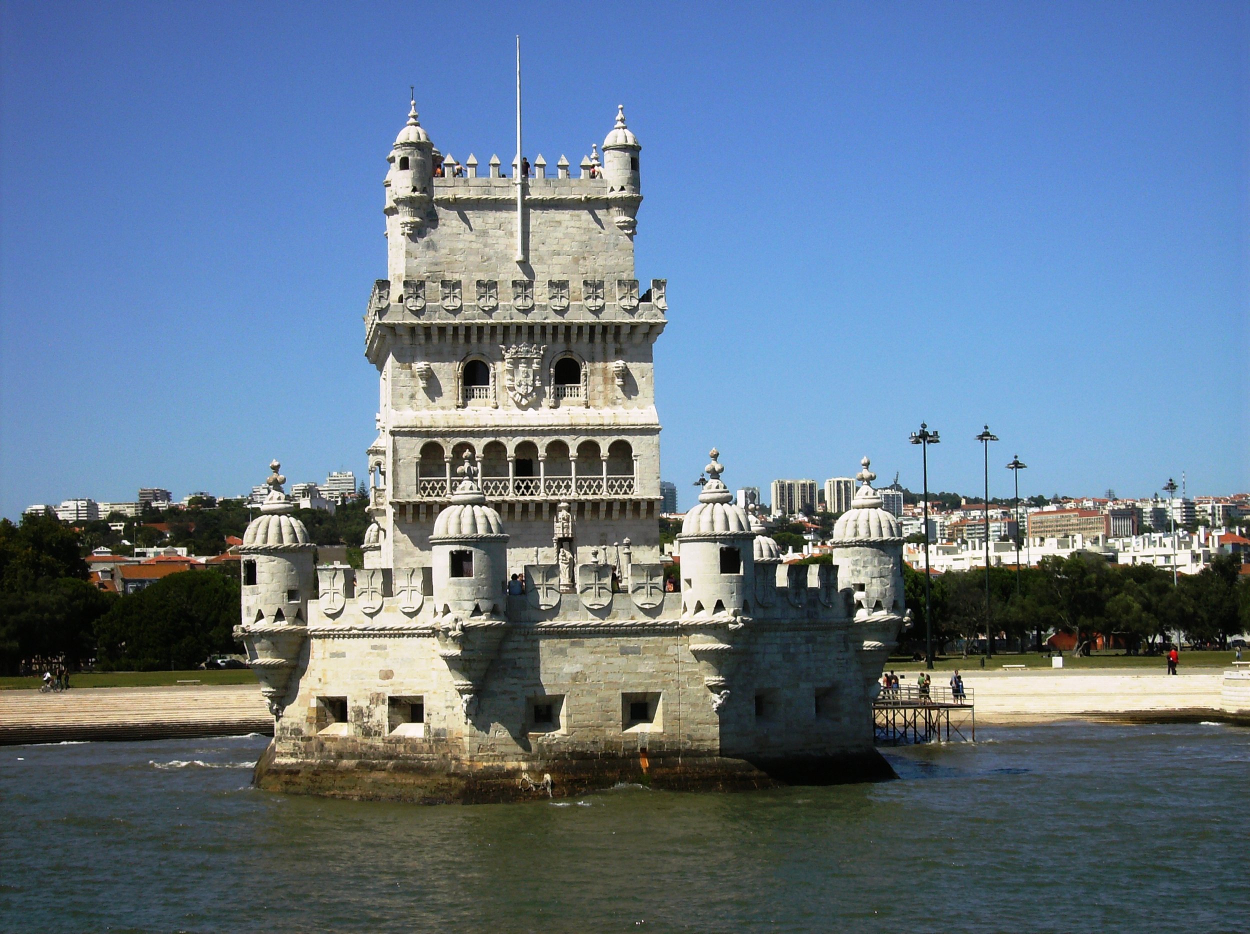 Torre_de_belem_vista_do_tejo.jpg
