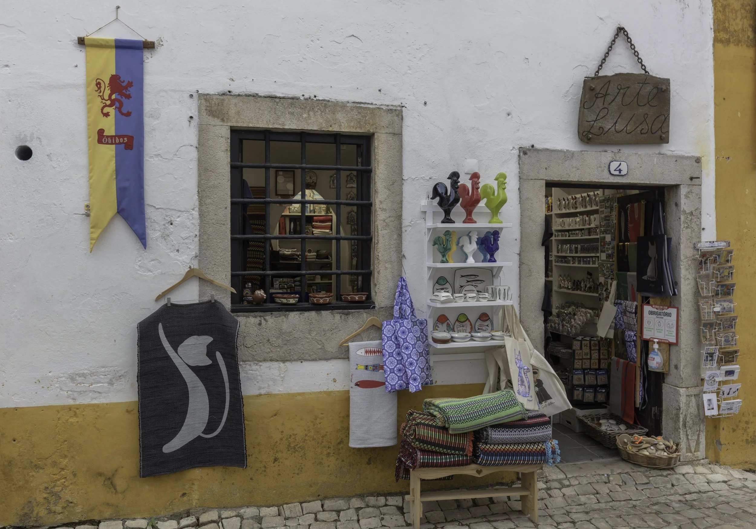 Comercio,_Óbidos,_Portugal,_2021-09-09,_DD_51.jpg