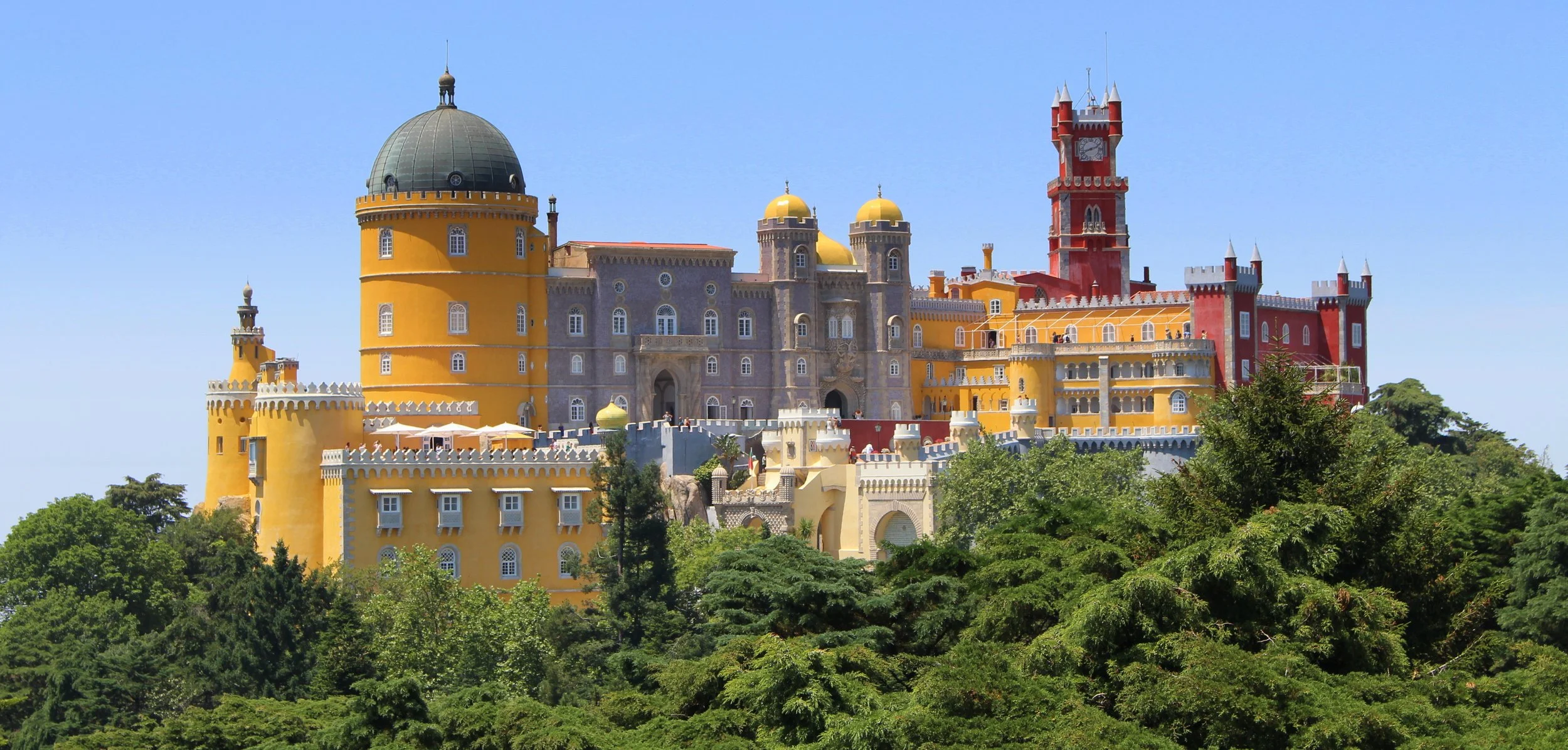 Sintra_-_Palacio_da_Pena_(20332995770)_(cropped2).jpg