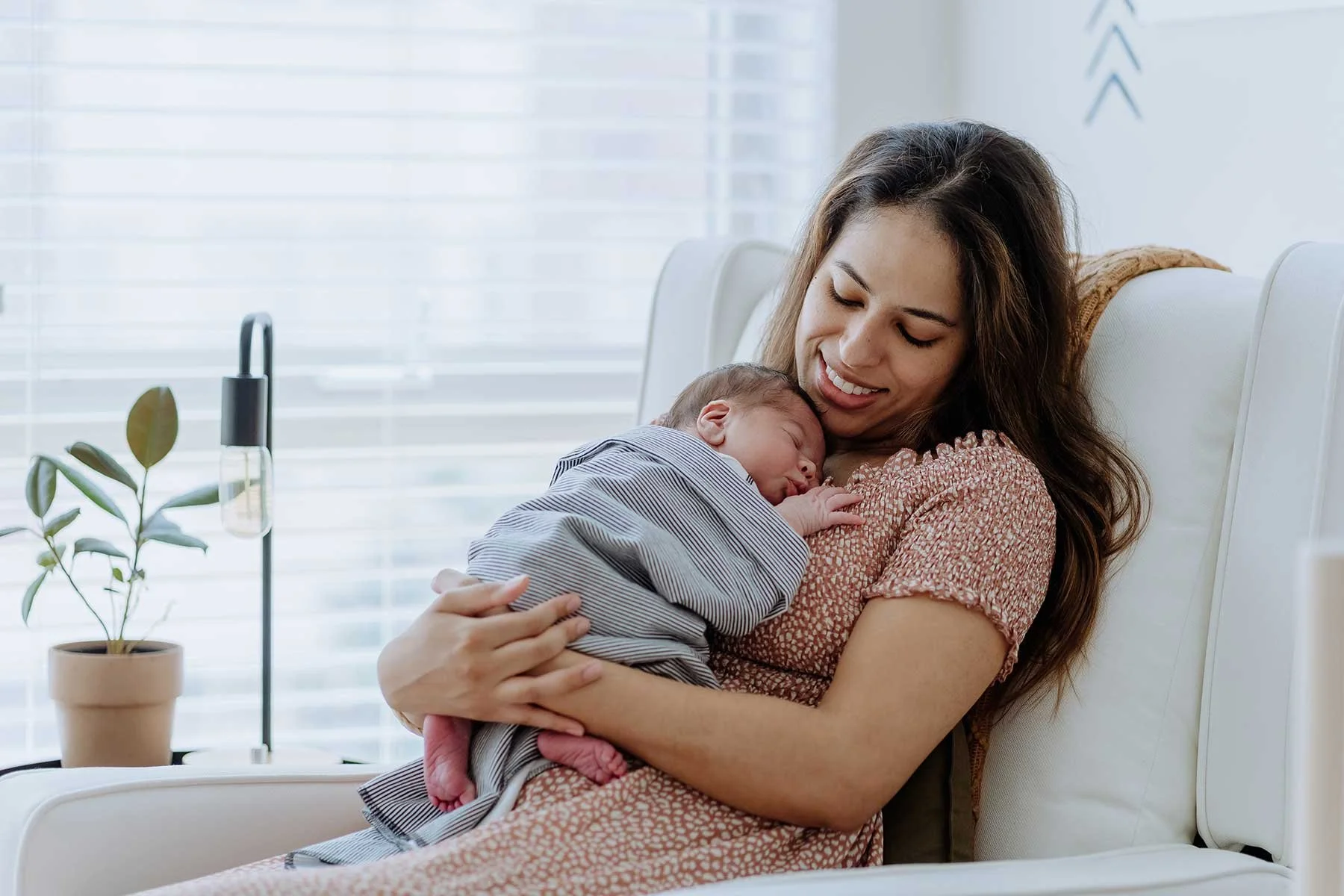 14 Tips on How to Survive Your First 2 Weeks Postpartum