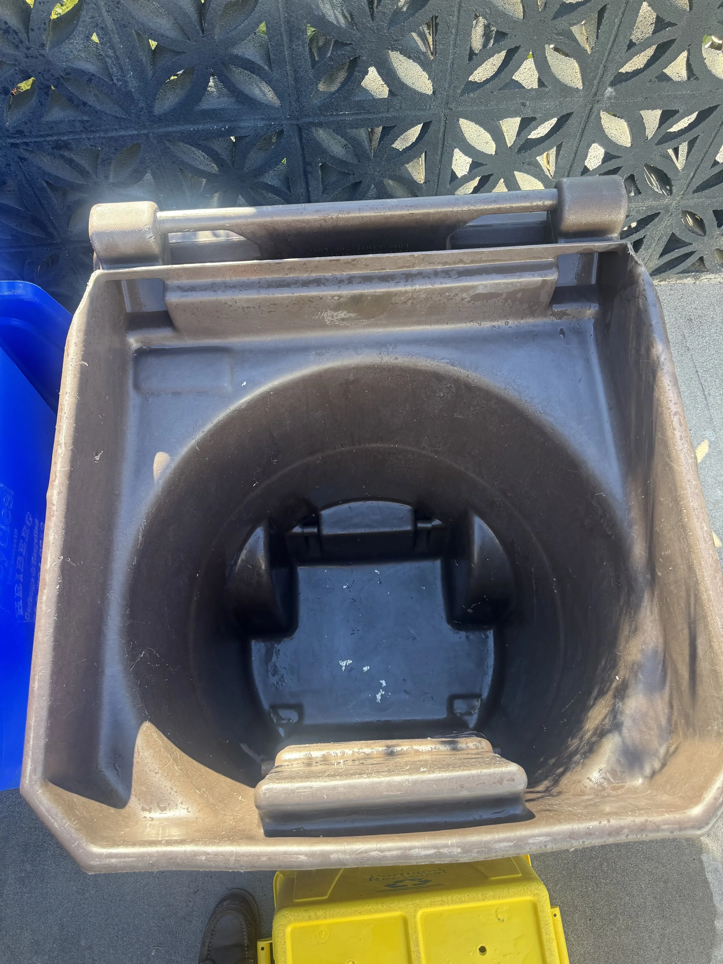 Trashcan Cleaners near me in Portland