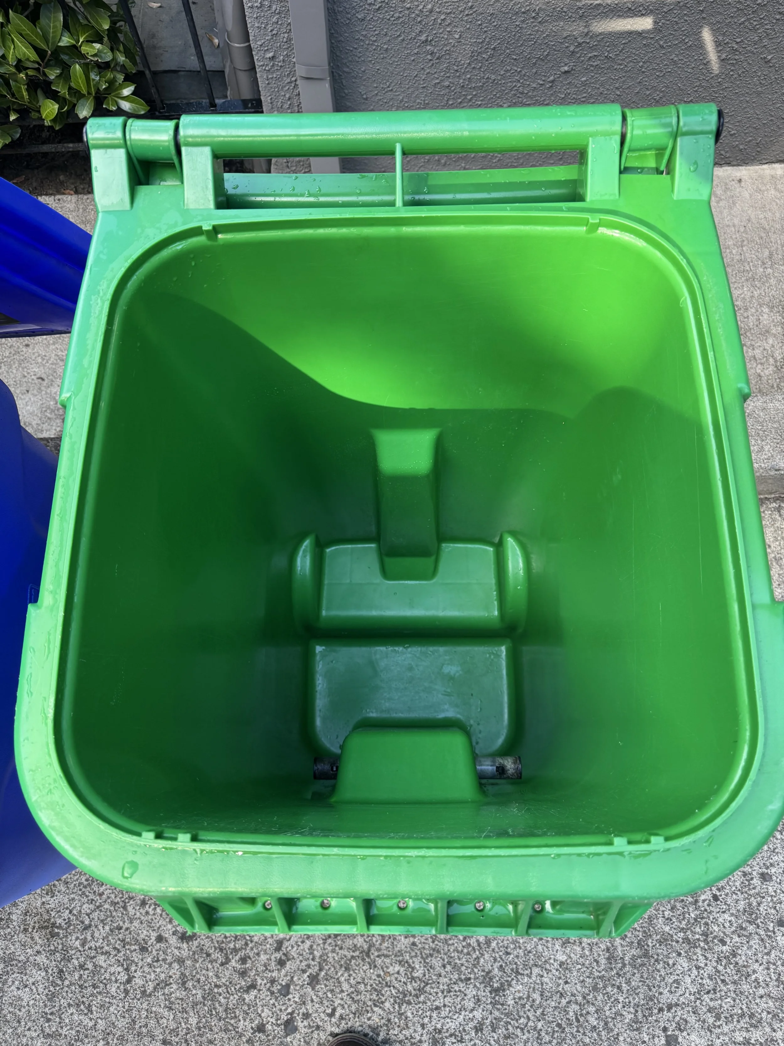 professional trashcan cleaning in camas washington by only cans trashcan cleaning