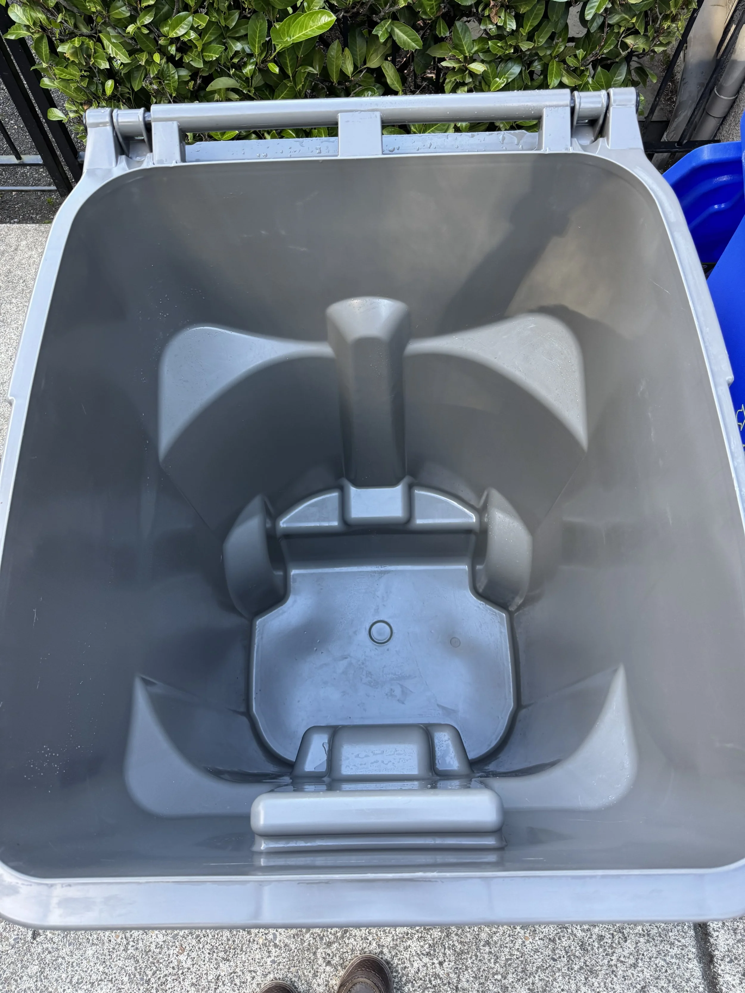 professional garbage bib cleaning in Ridgefield Washington