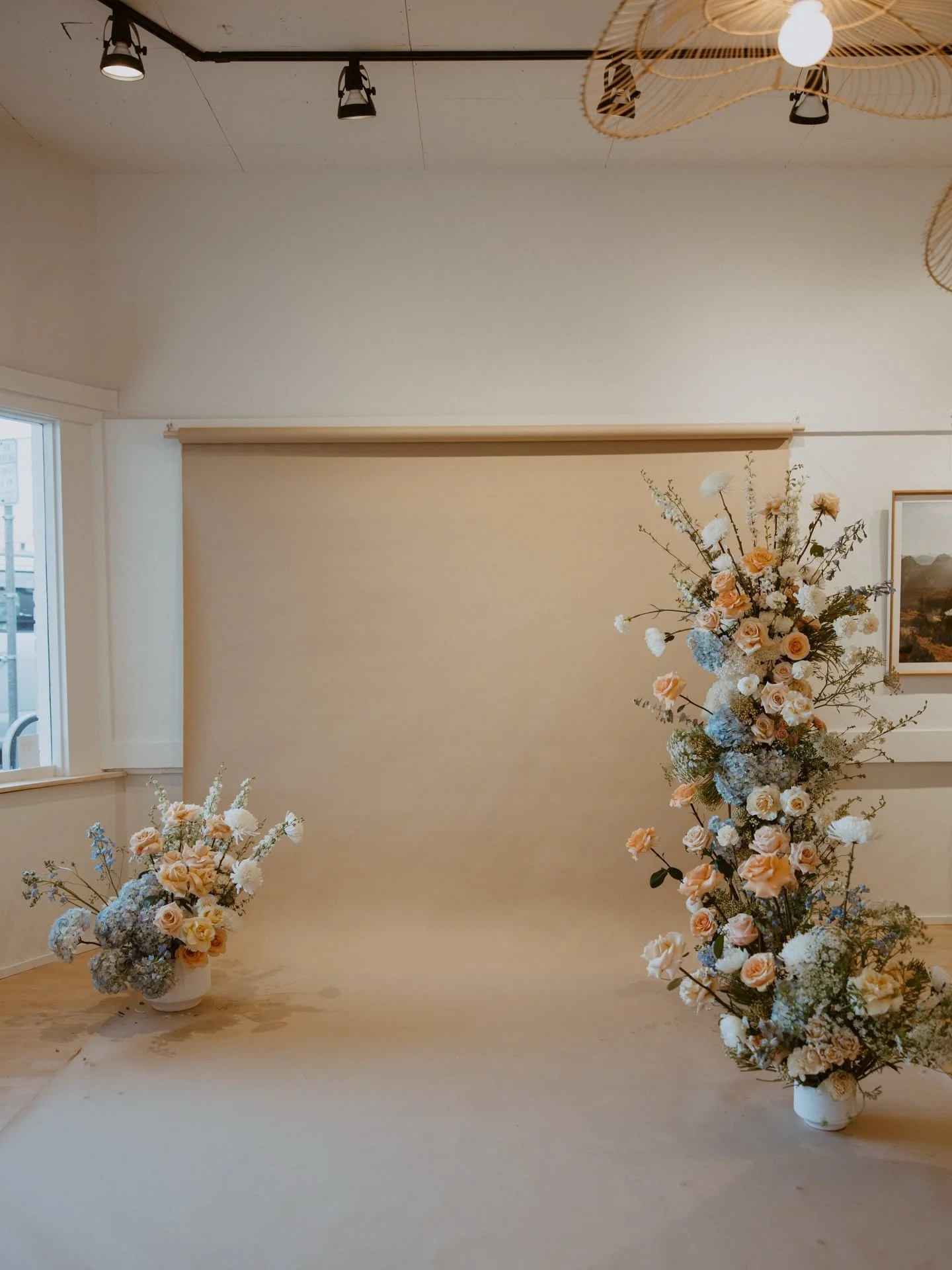 A gentle reminder to check out all the wonderful happenings at @sunlight_gallery_studio , where my girl Devin @backcountrybohemians will be hosting her Mother&rsquo;s Day Mini Sessions again this year&hellip;.that yours truly will be flowering. 🌸 😘