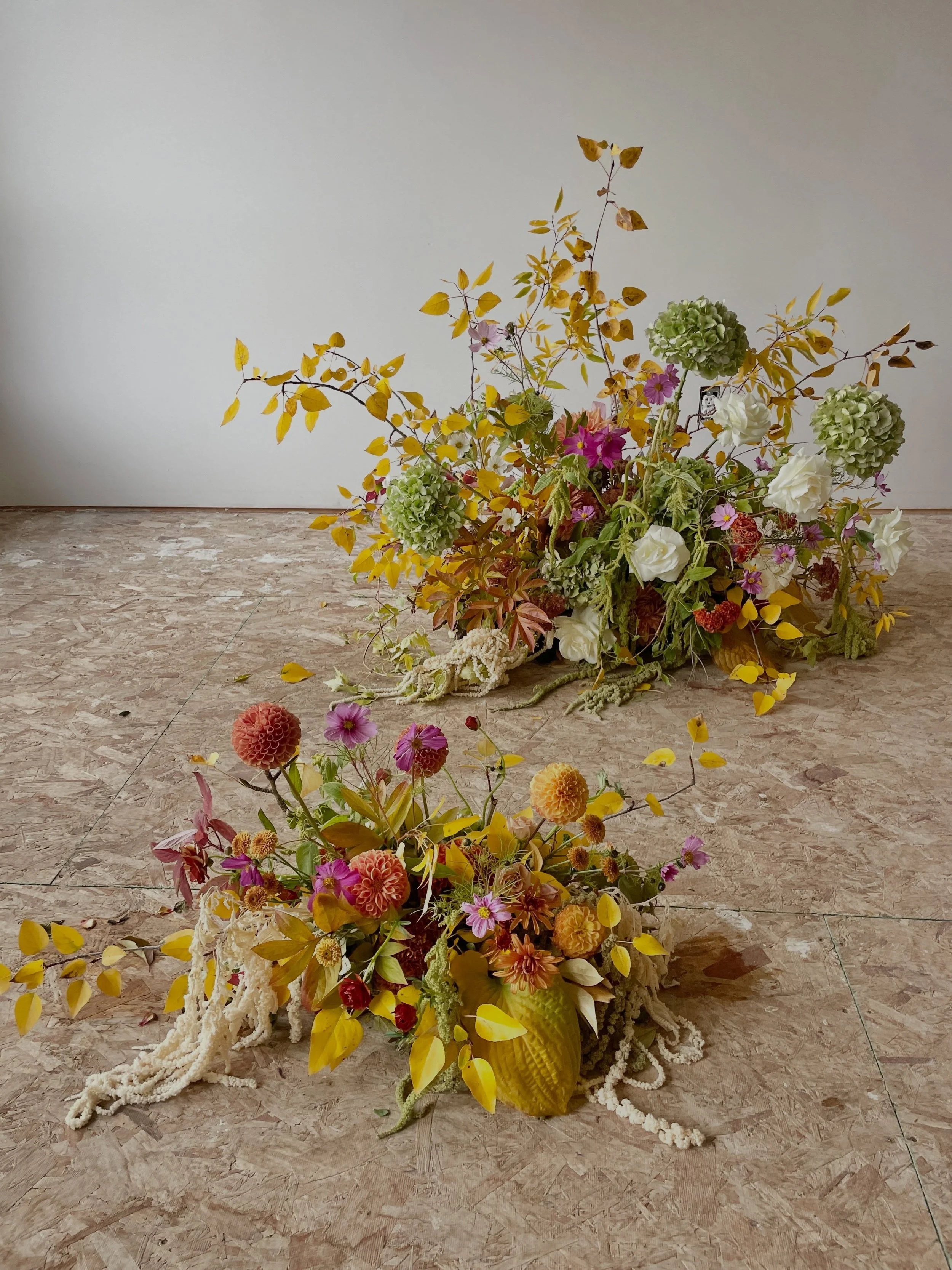 From studio to the venue&hellip;.
Last year&rsquo;s Washington Wedding Day Venue Tour was a gorgeous overcast &amp; rainy November day, when I had the pleasure of designing florals for the public while visiting the Lodge, the Inn, and touring the gro