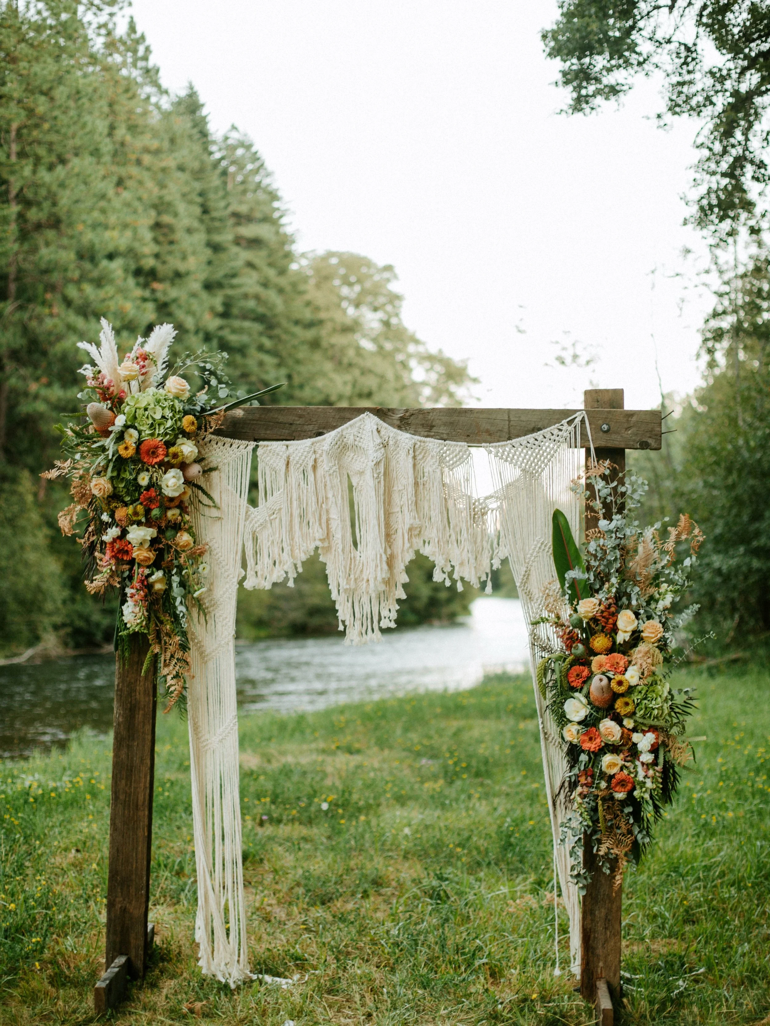 Oldie but a goodie&hellip;.🍂🤍✨ Autumnal riverside backyard ceremony for a queen&hellip;