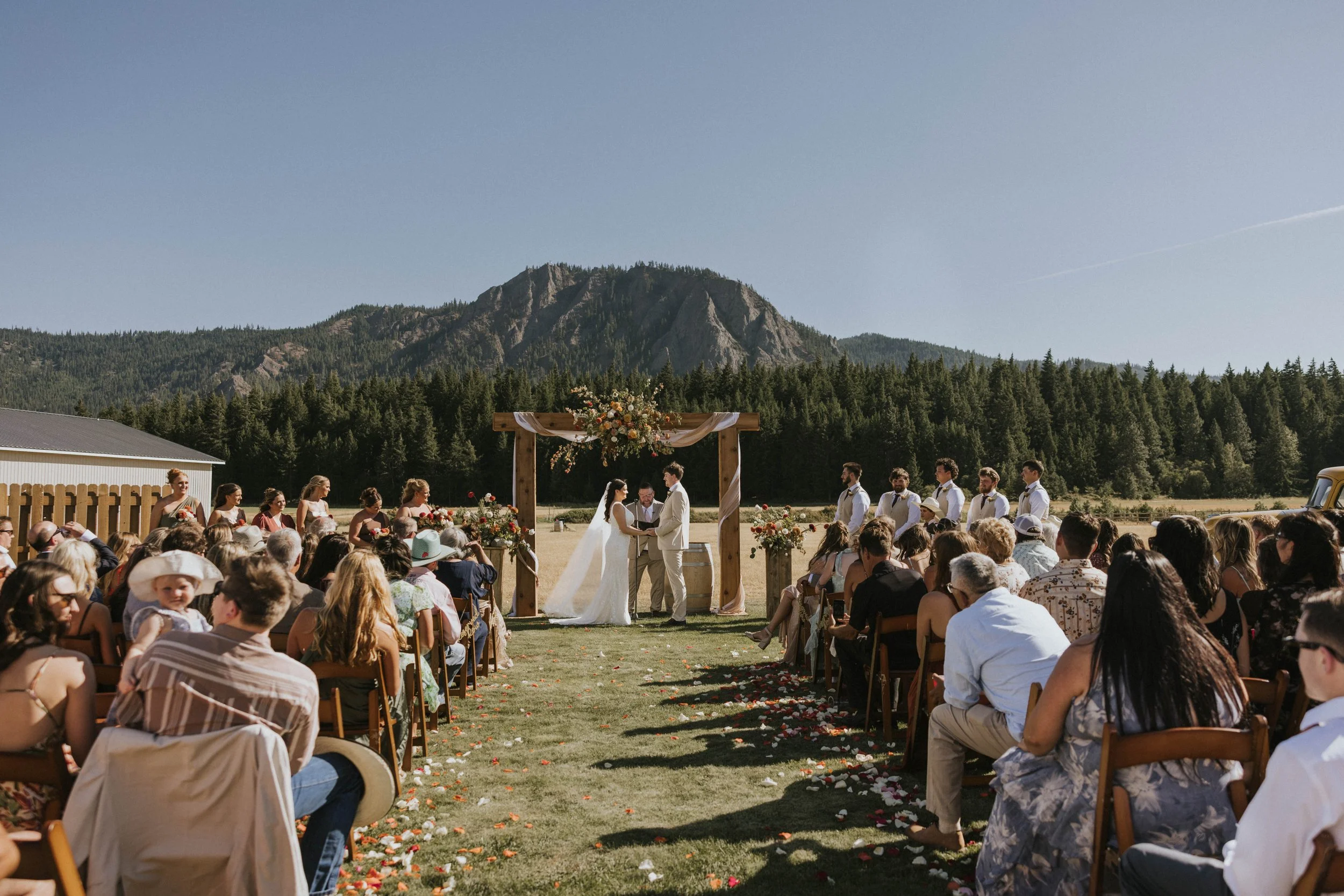 outdoor ceremony flowers
