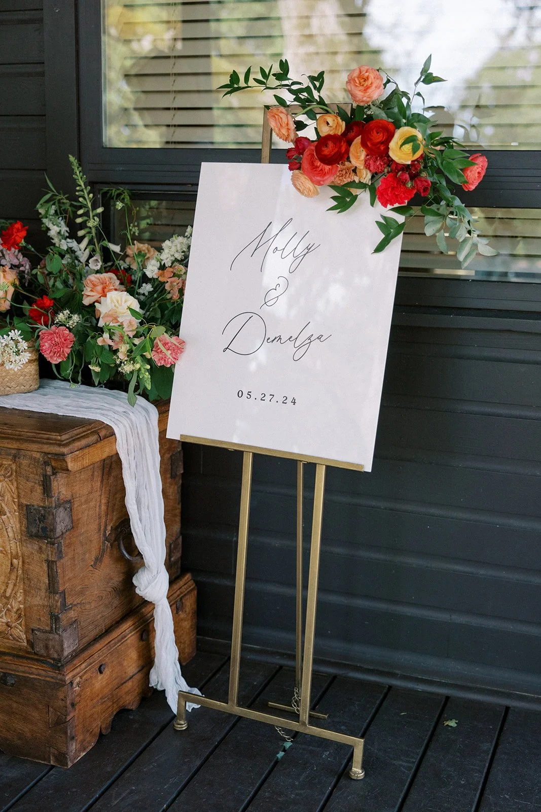sign decor and welcome table arrangement