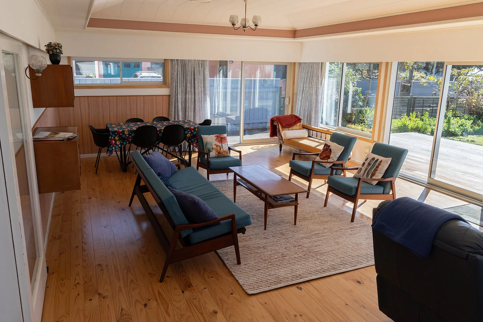 lounge - dining - deck access