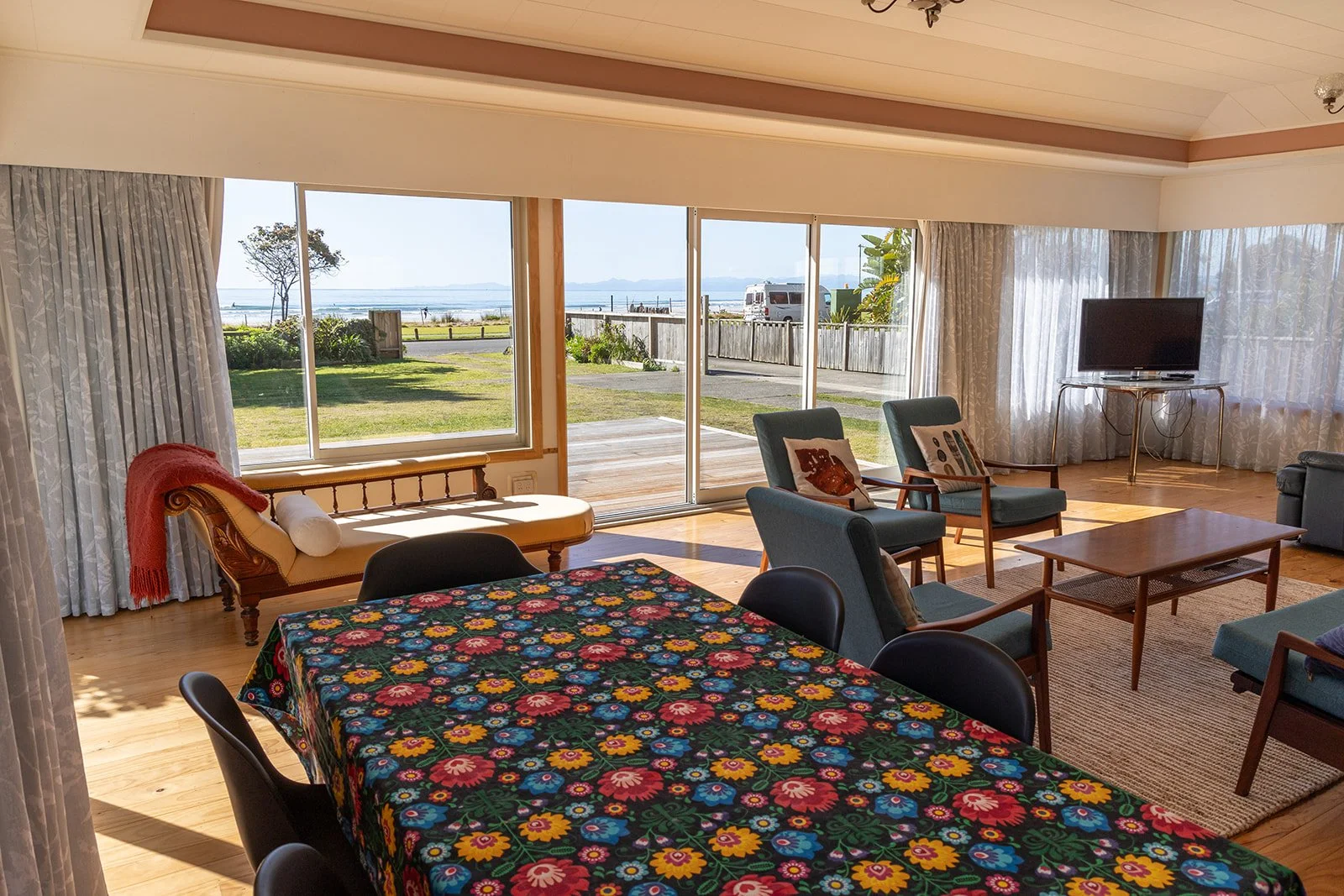 dining - lounge - outdoors