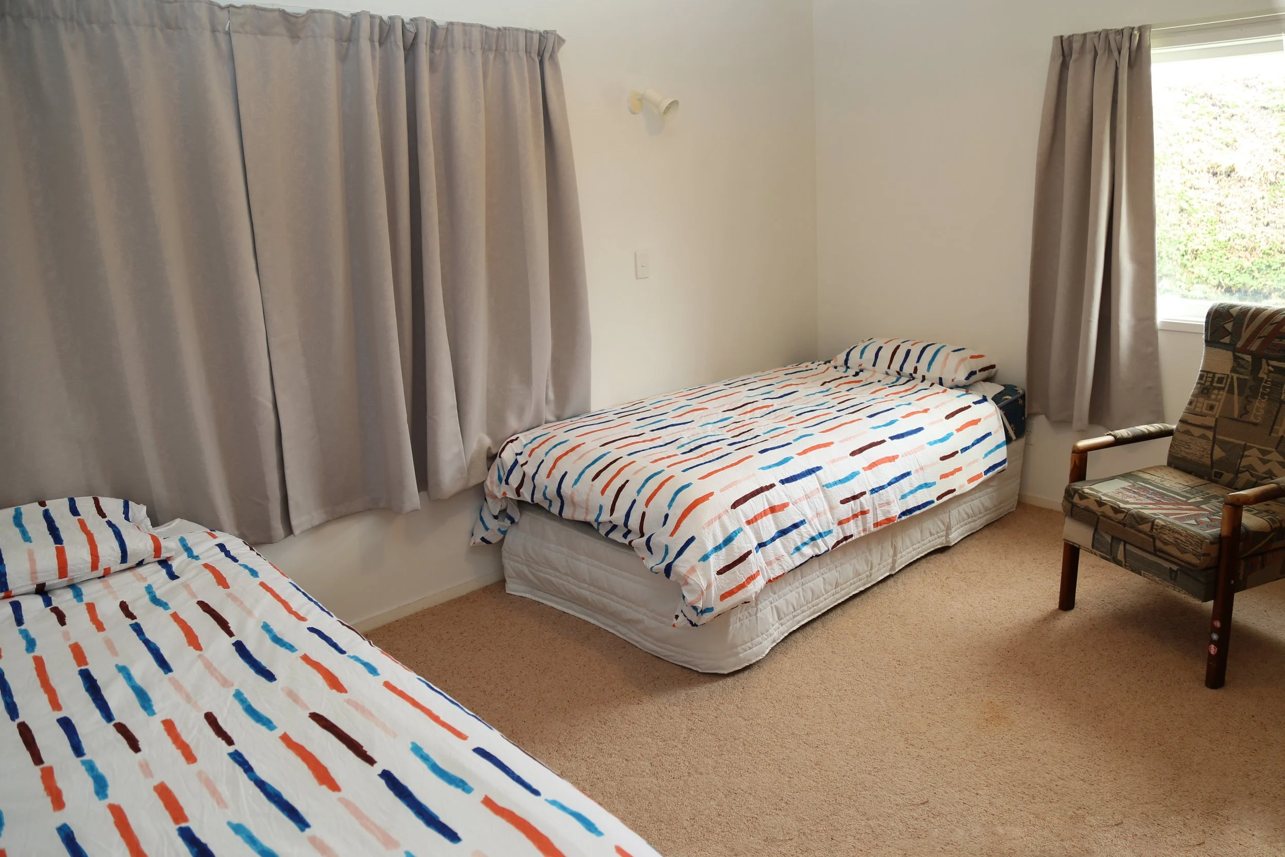 king single + king single & trundler bed (can be made up as super king + king single)
