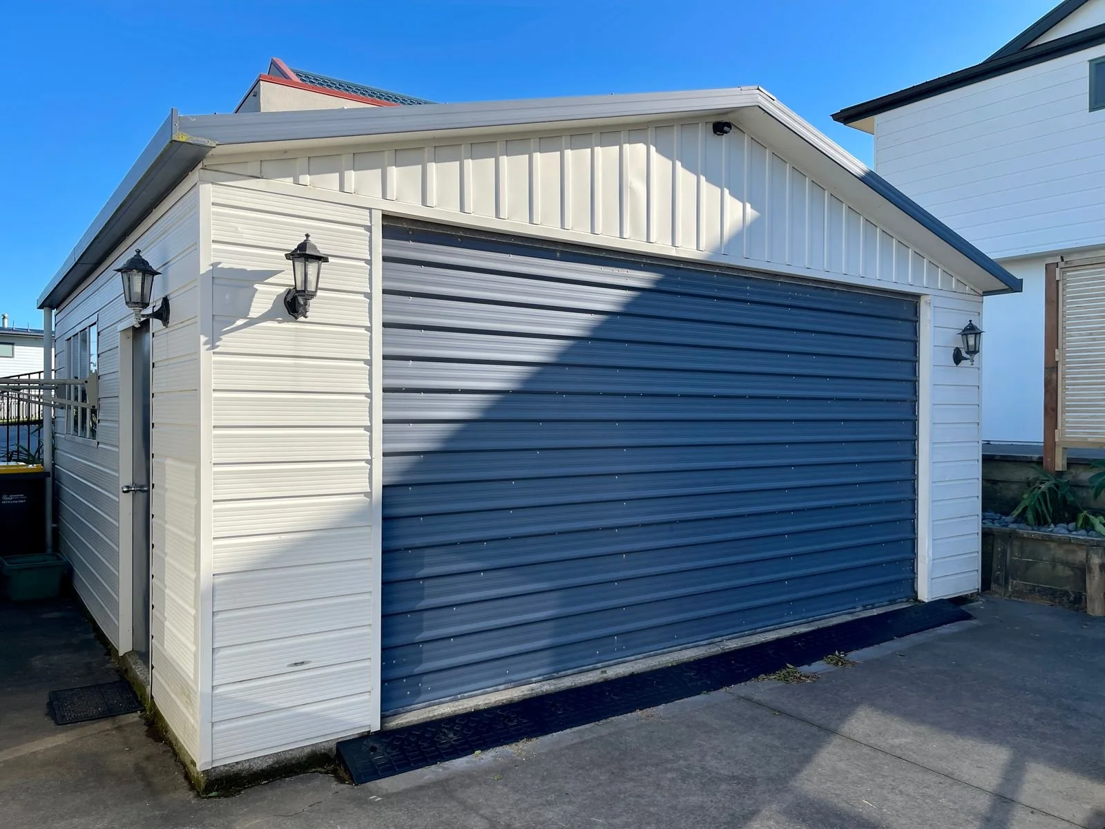 Lockable garage