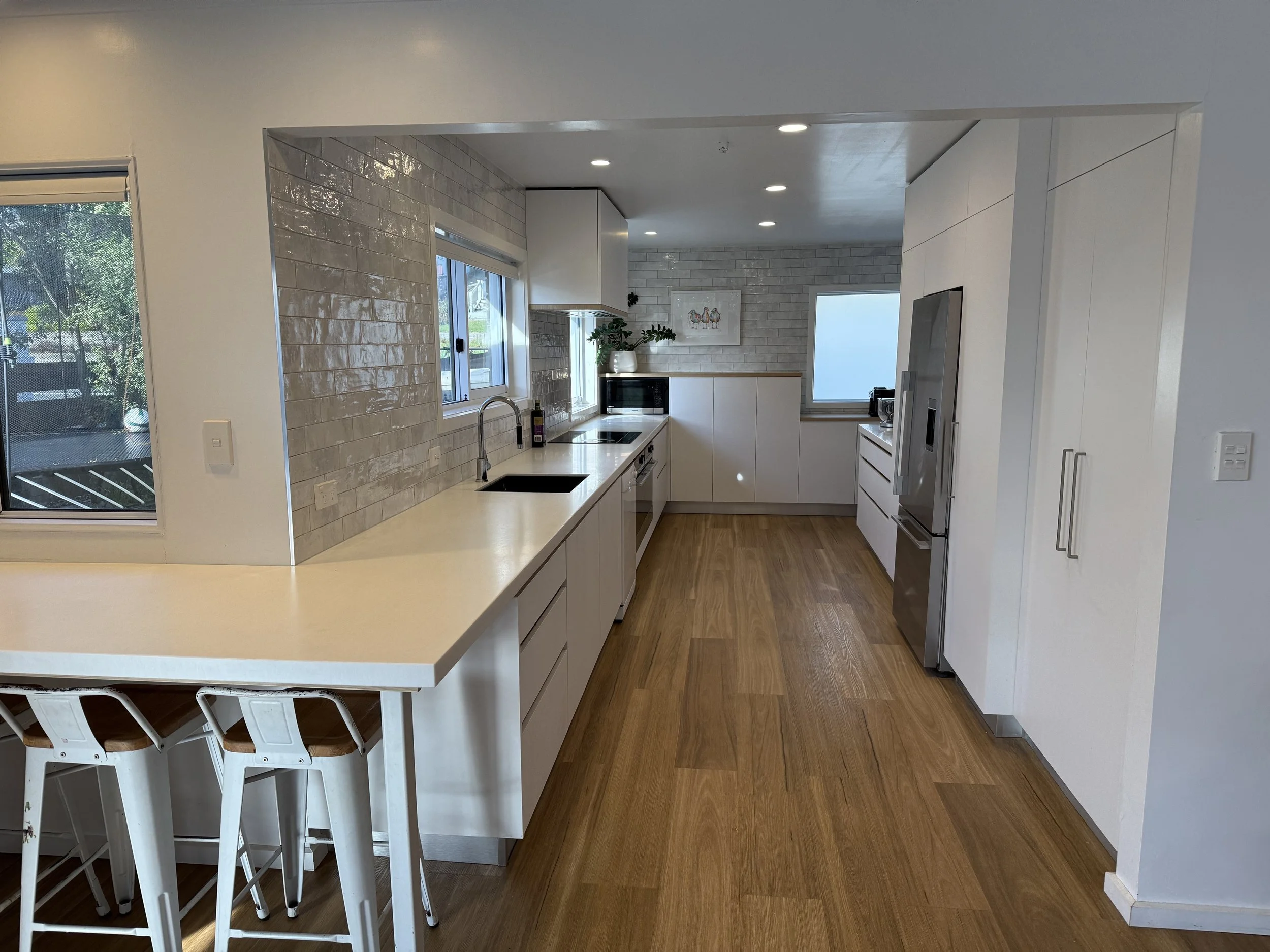 Fully equipped new kitchen with two ovens