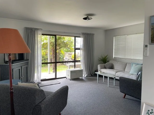 lounge with sliding doors o deck & private section