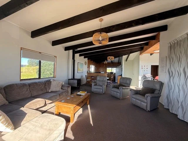 ope plan living upstairs wit access to balcony