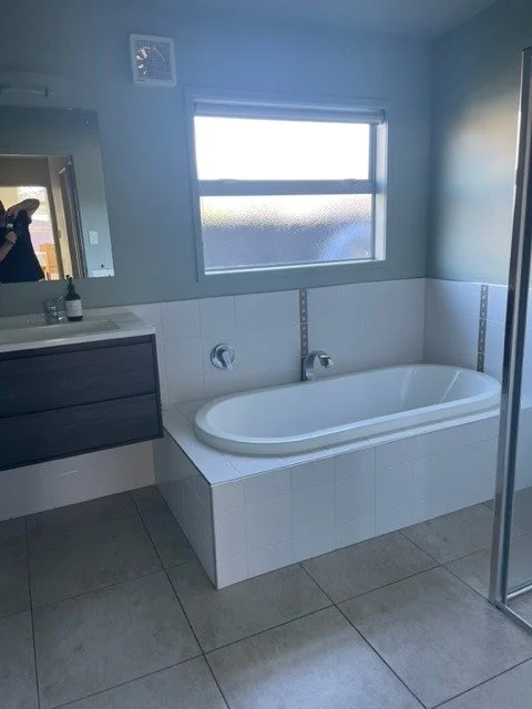 downstairs main bathroom