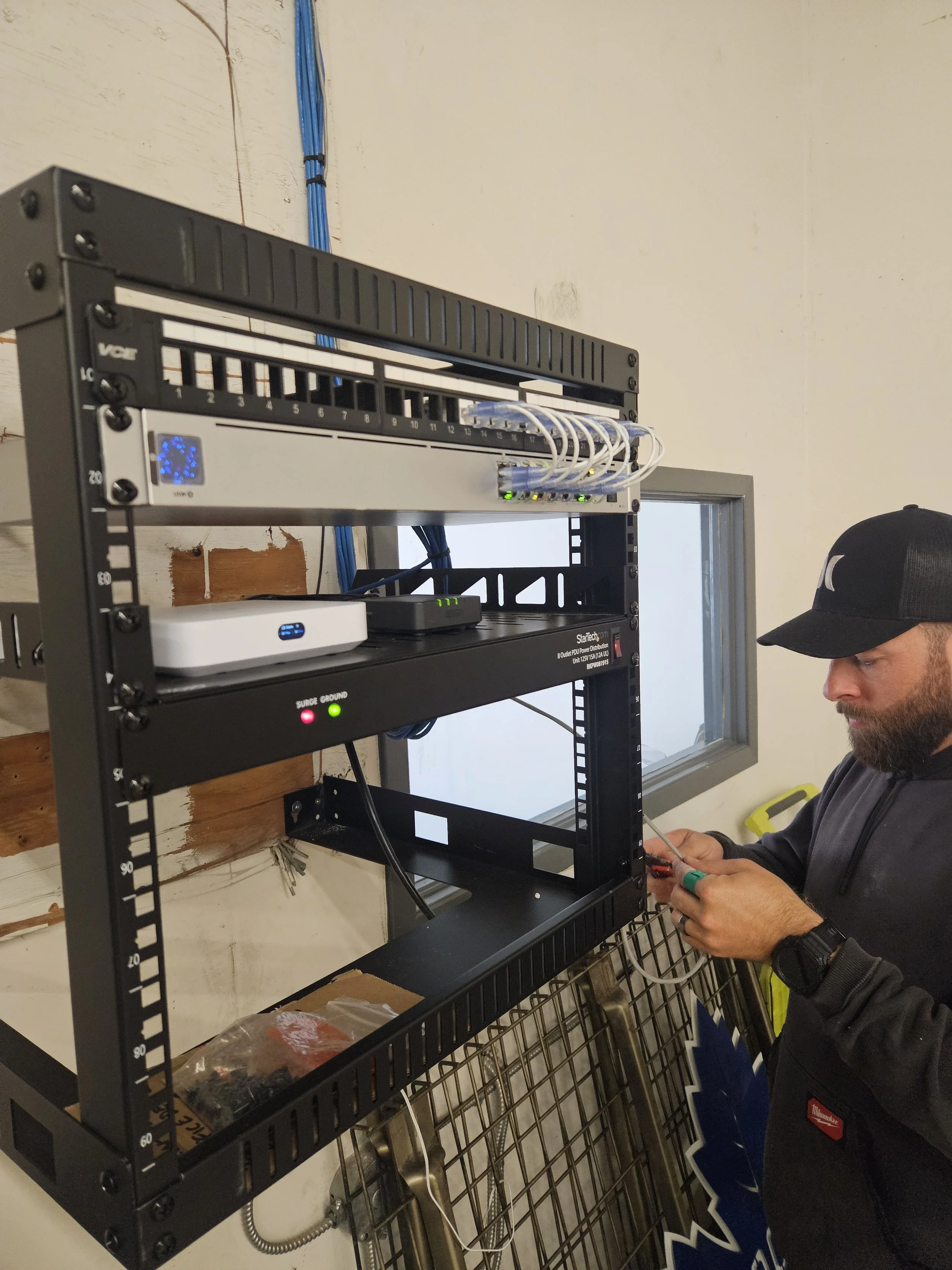 Network Rack with Keystone Pack Panel, and Unifi POE Switch