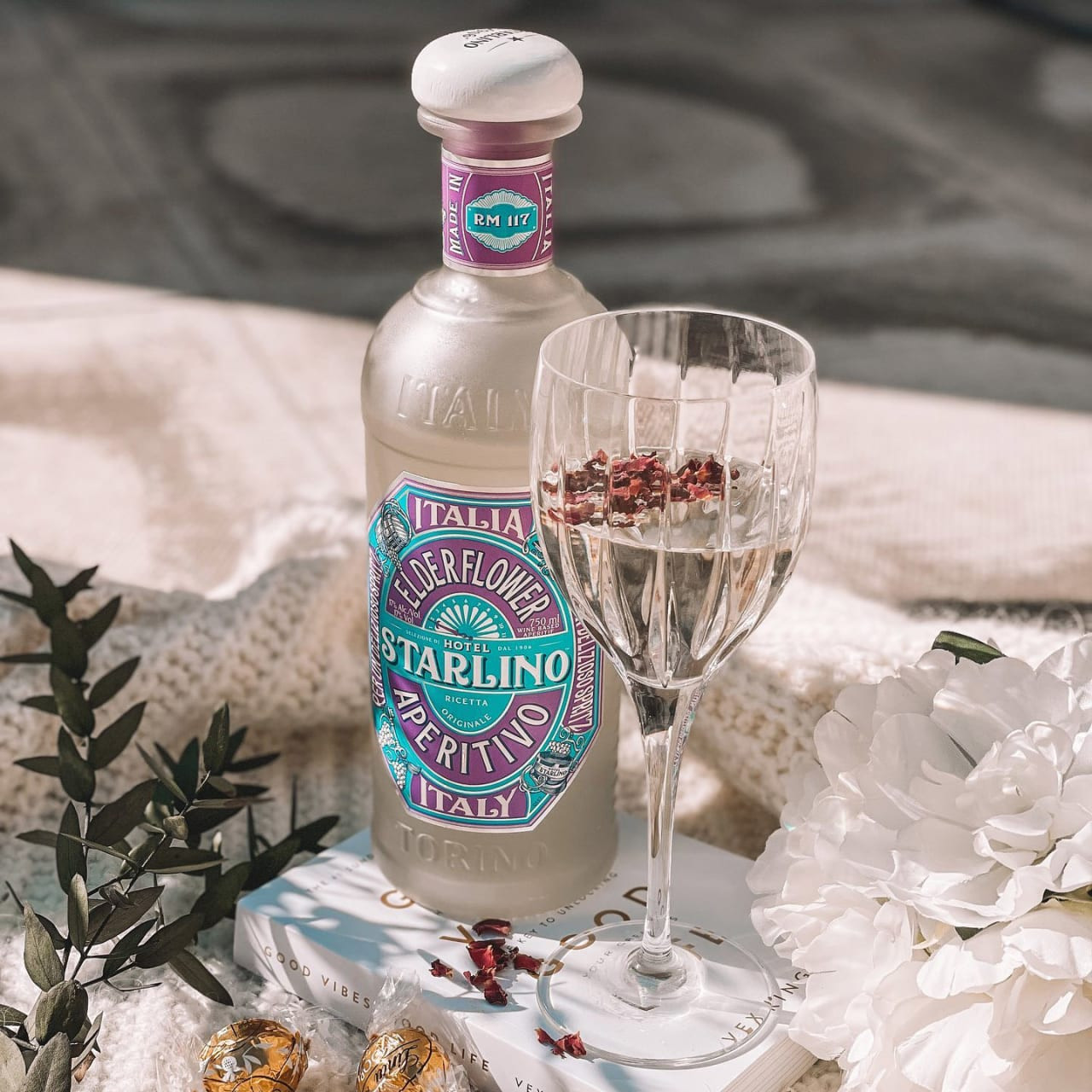 Hotel Starlino Elderflower Aperitivo bottle and cocktail served outdoors – Italian aperitivo from the Noble Spirits collection.