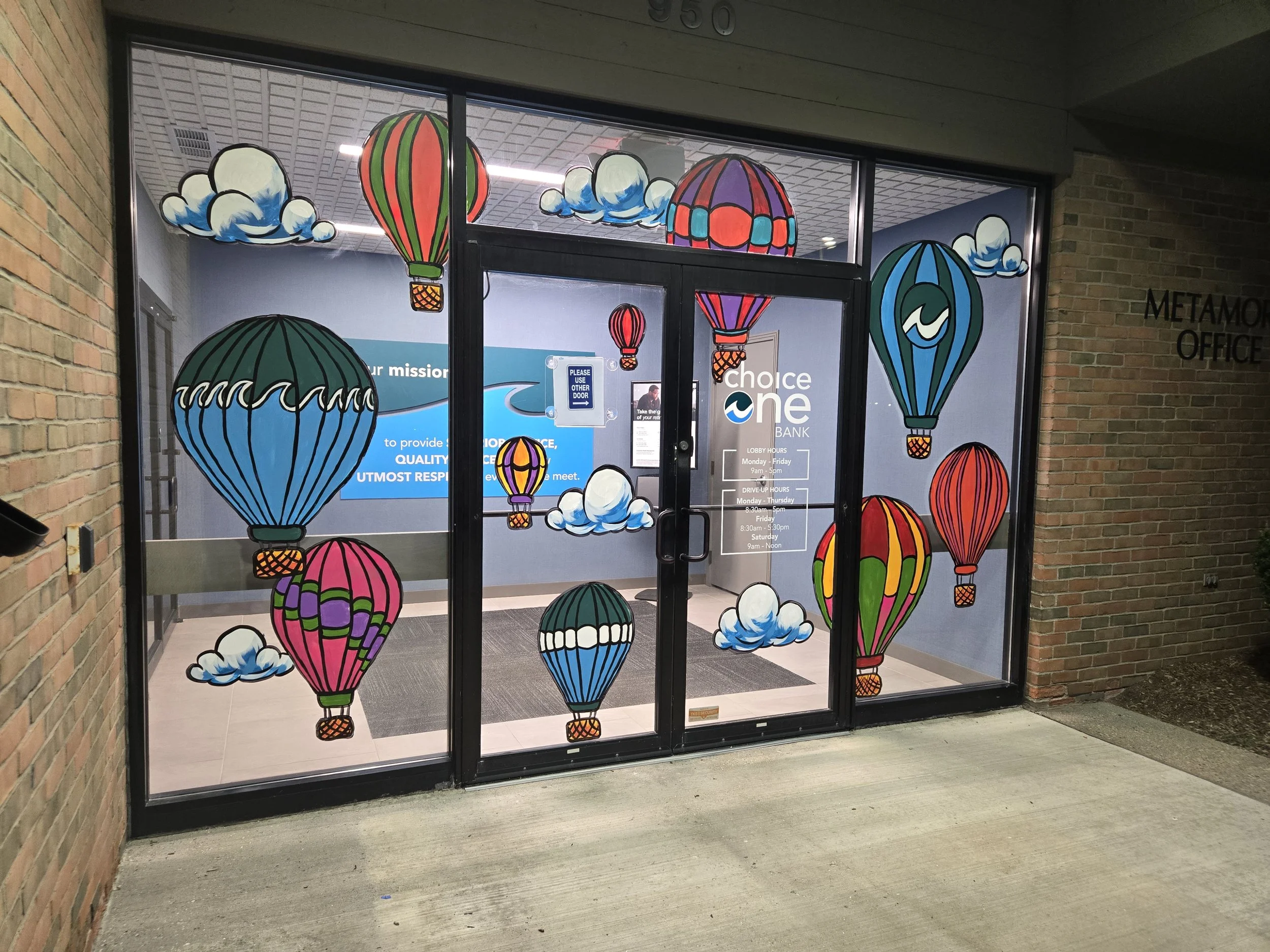 Hot air balloon window art for Metamora Choice One bank.