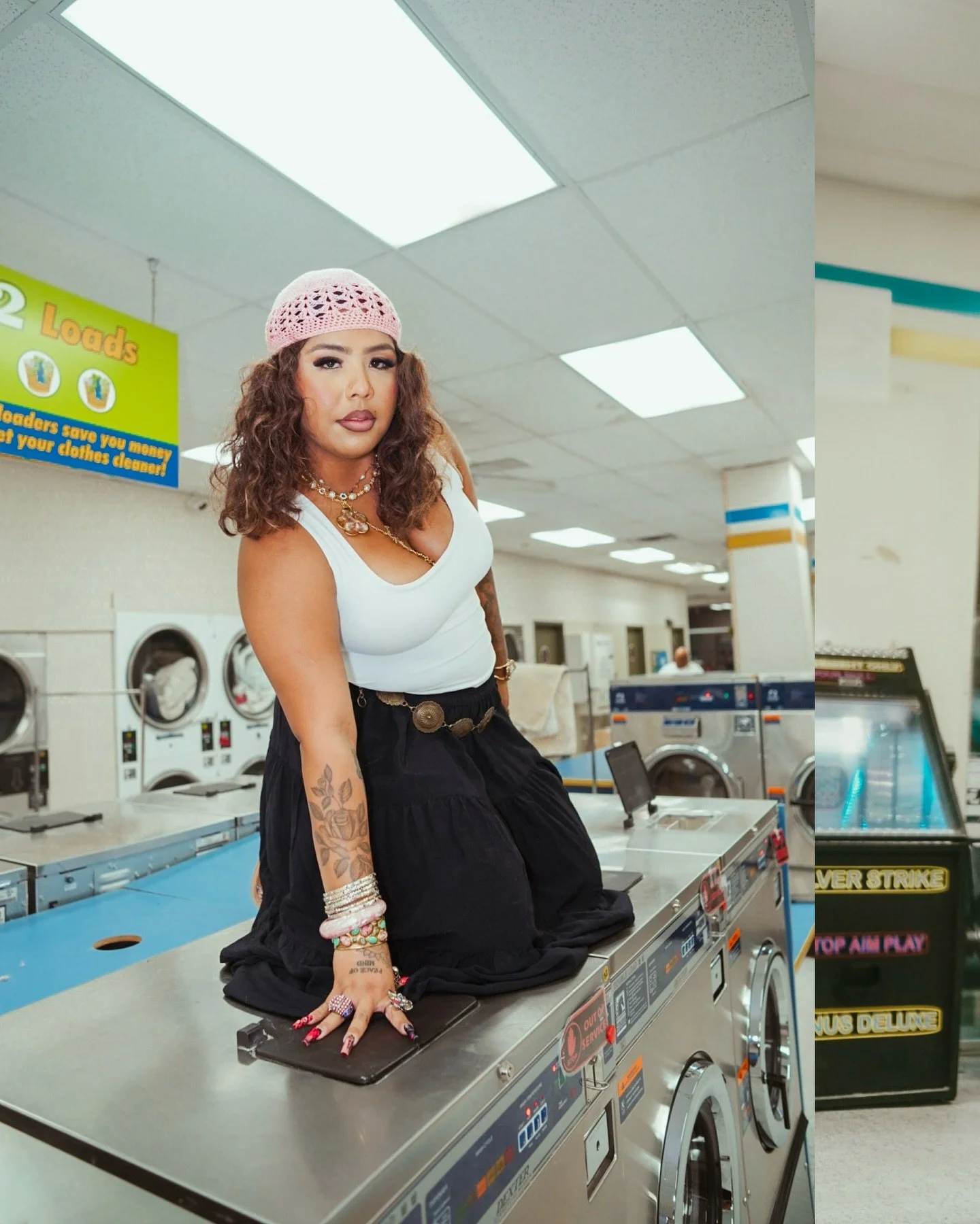 Just a Latina doing 🧼 🫧 🧋🧺

Shout out to the owner of @brbcoffee_atx for letting us hangout, catch up and have some fun around the laundromat! Check out this beautiful space and yummy drinks 😋 

Btw the best Pakistan 🇵🇰 coffee in town!!!

Phot