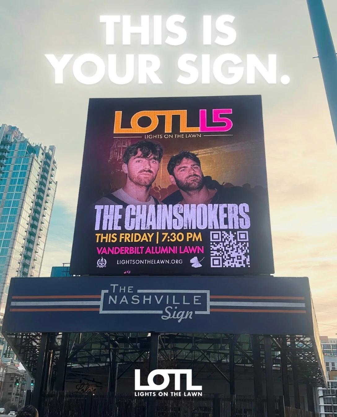 the signs are everywhere. see you in 4🕺⛓️🚬

#lightsonthelawn #musicthatmatters #vanderbilt #thechainsmokers #campusconcert