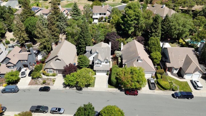 Take your listing to the next level by showing off the neighborhood! 🌳⛰️

Most of our real estate media packages include aerial shots, get your next listing booked in today 📸🏡