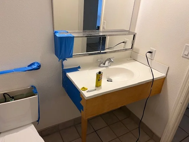 New vanity sink with plumbing