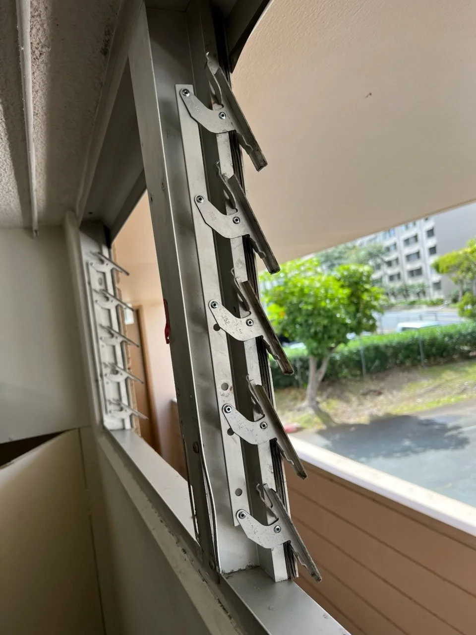 Repairing jalousies