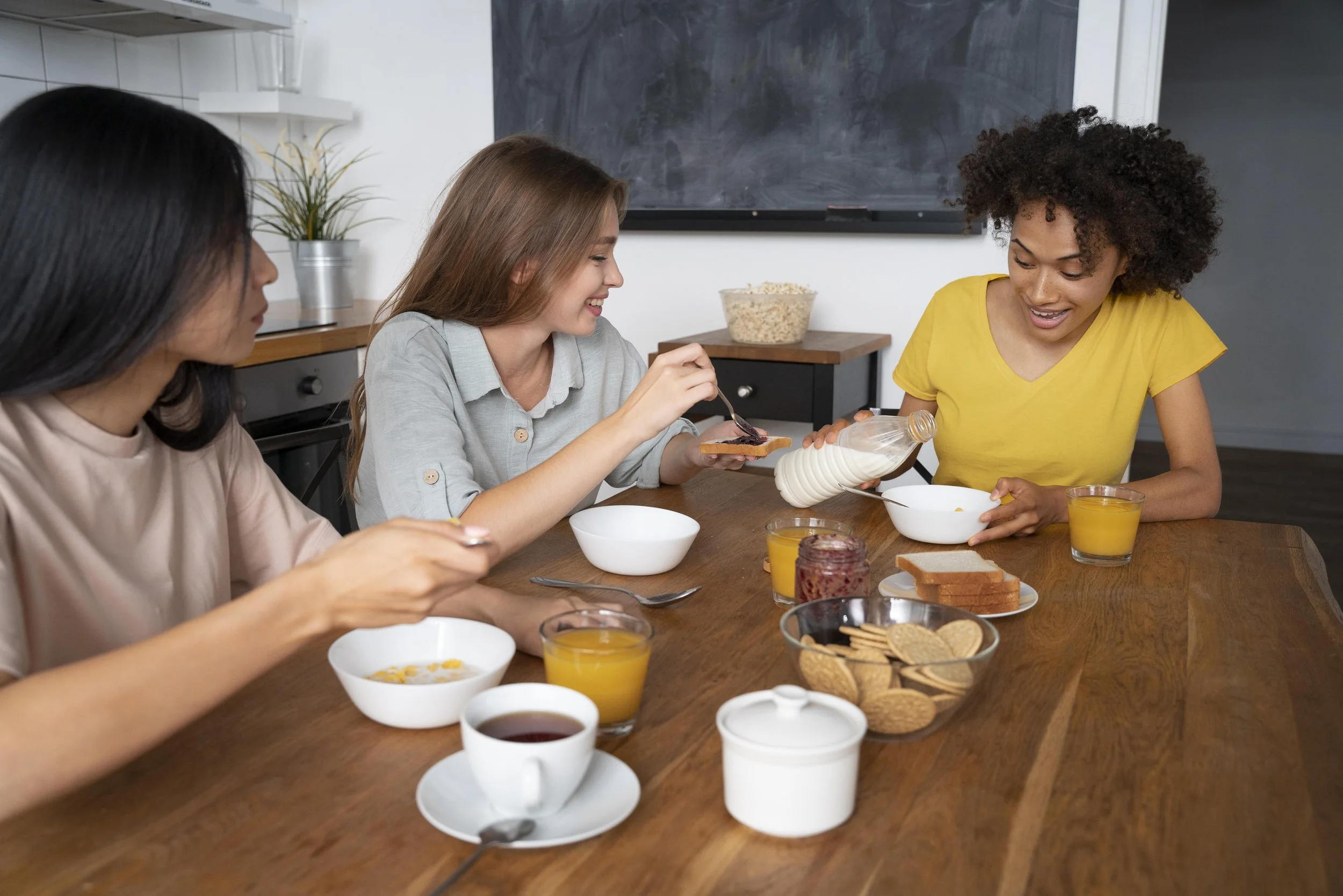 women having brunch