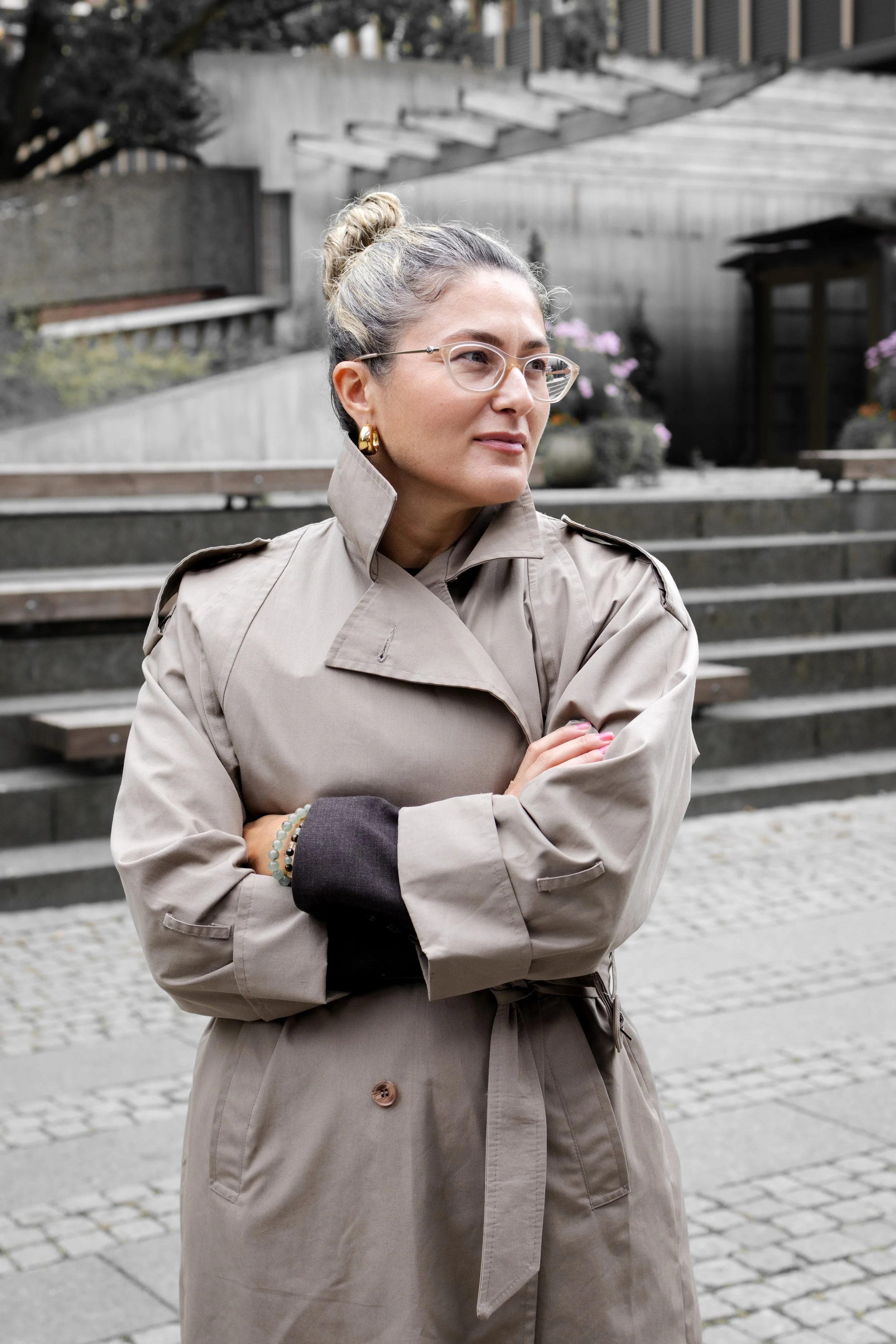 2026-08-amina-ute-stående-3.jpg