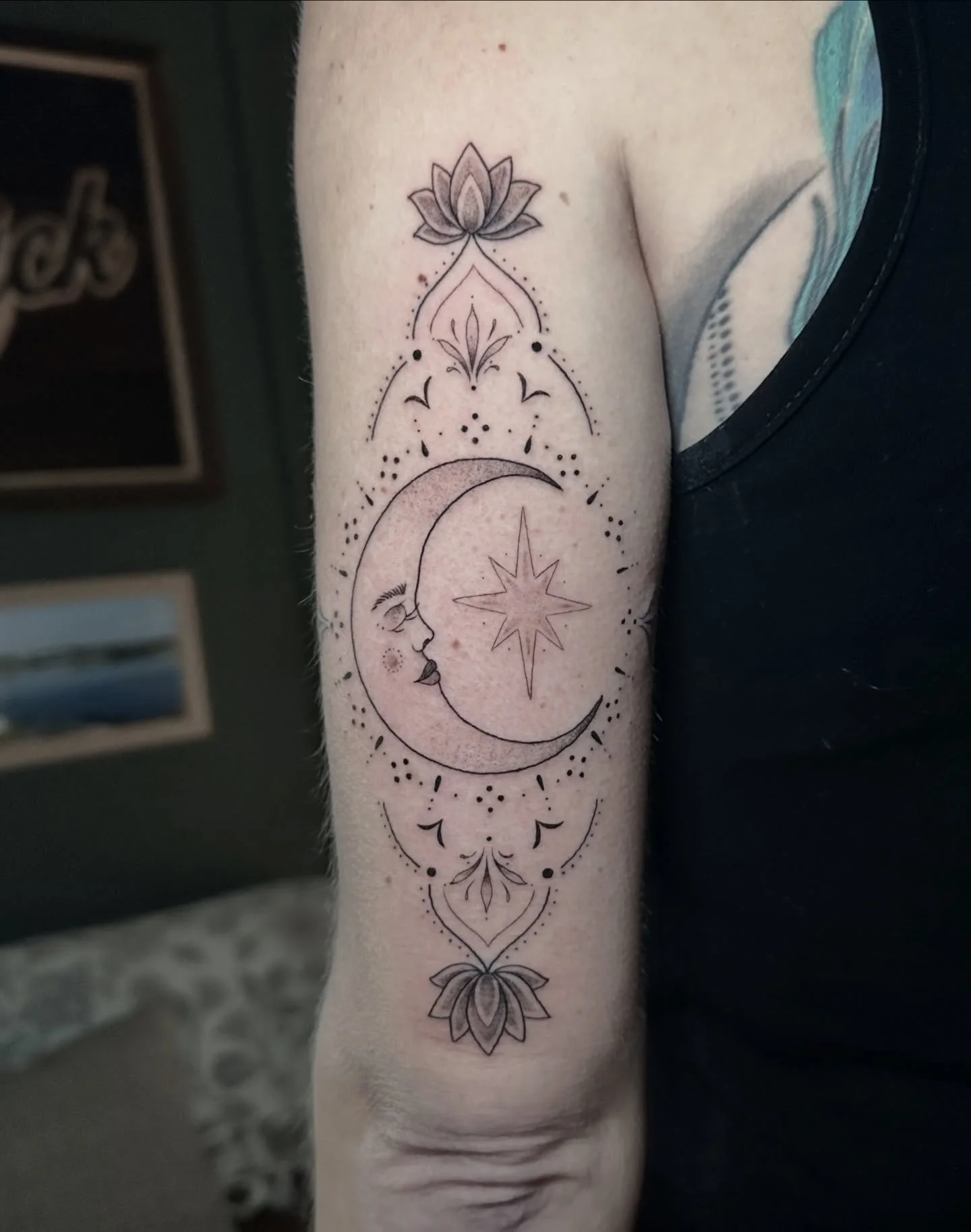 Fresh vs. Healed 🤘🏼 

&bull;
&bull;
&bull;

#healedtattoo #ornamentaltattoo #daintytattoo #finelinetattoo #astrology