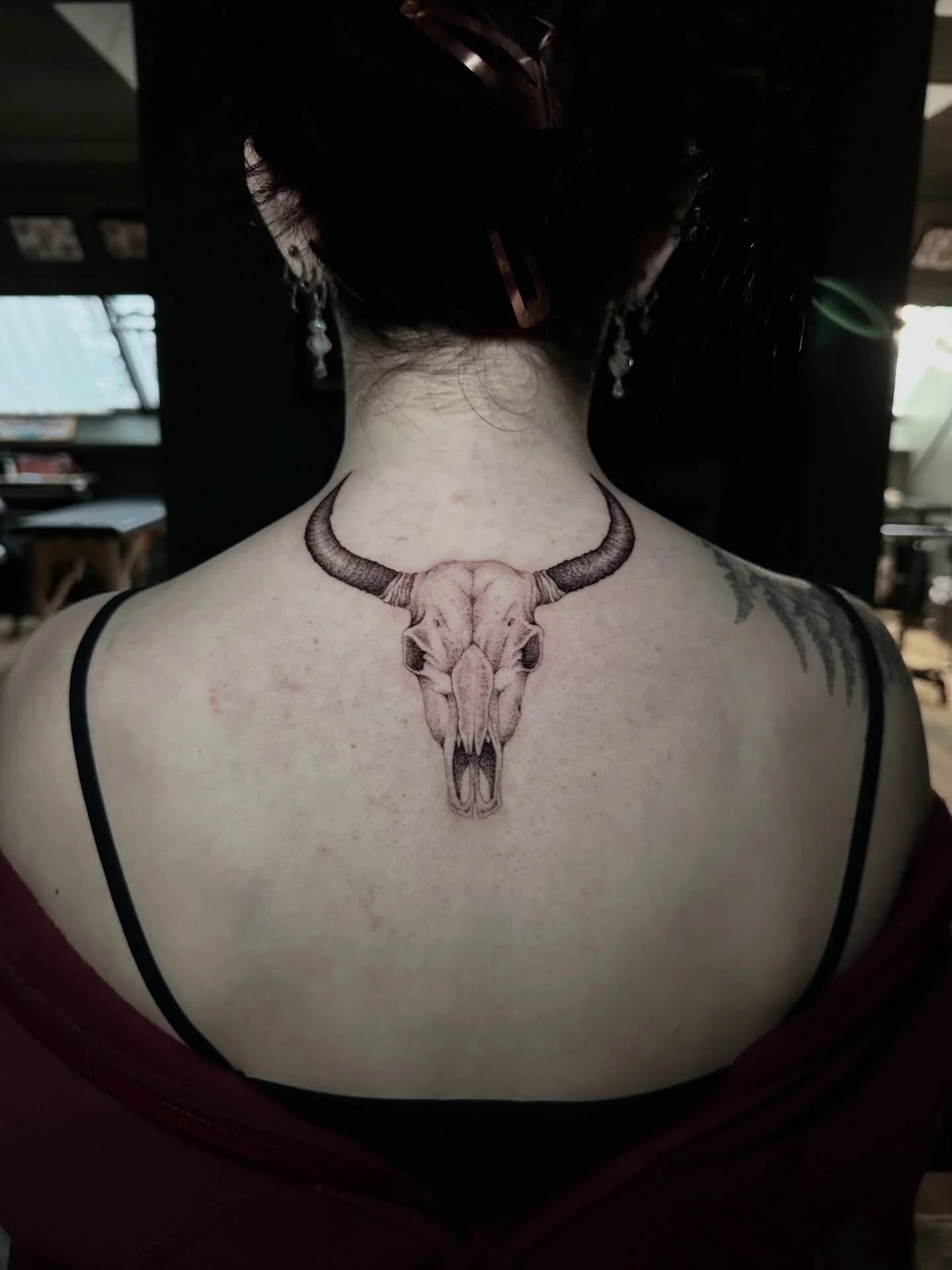 Skulls are cool 😎 

&bull;
&bull;
&bull;

#skulltattoo #animalskull #cowskull #finelinetattoo #backtattoo