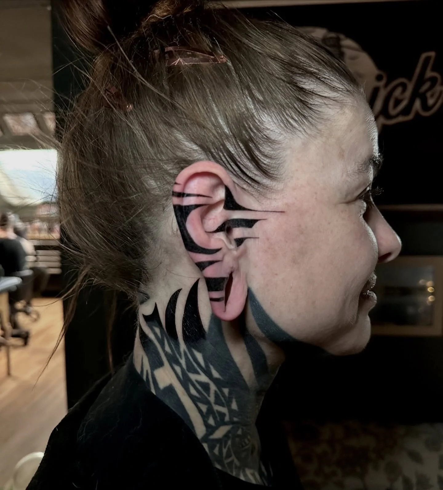 Ouchieee 🫣🫣 

&bull;
&bull;
&bull;

#eartattoo #blackworktattoo