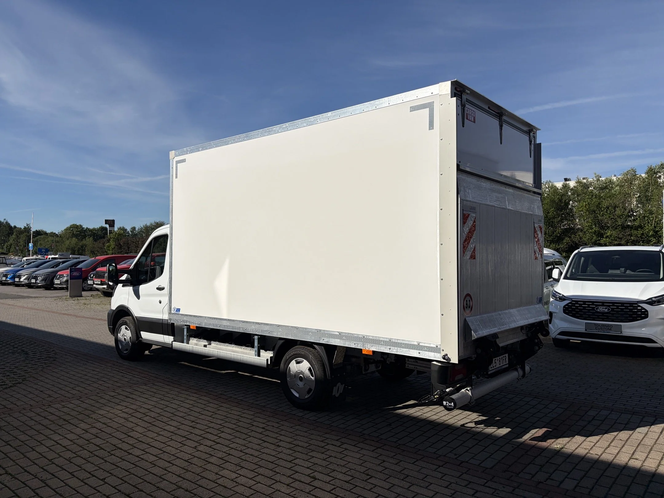 skříňová nástavba, 4020-2110-2100, čelo 750kg, L3, E-Transit