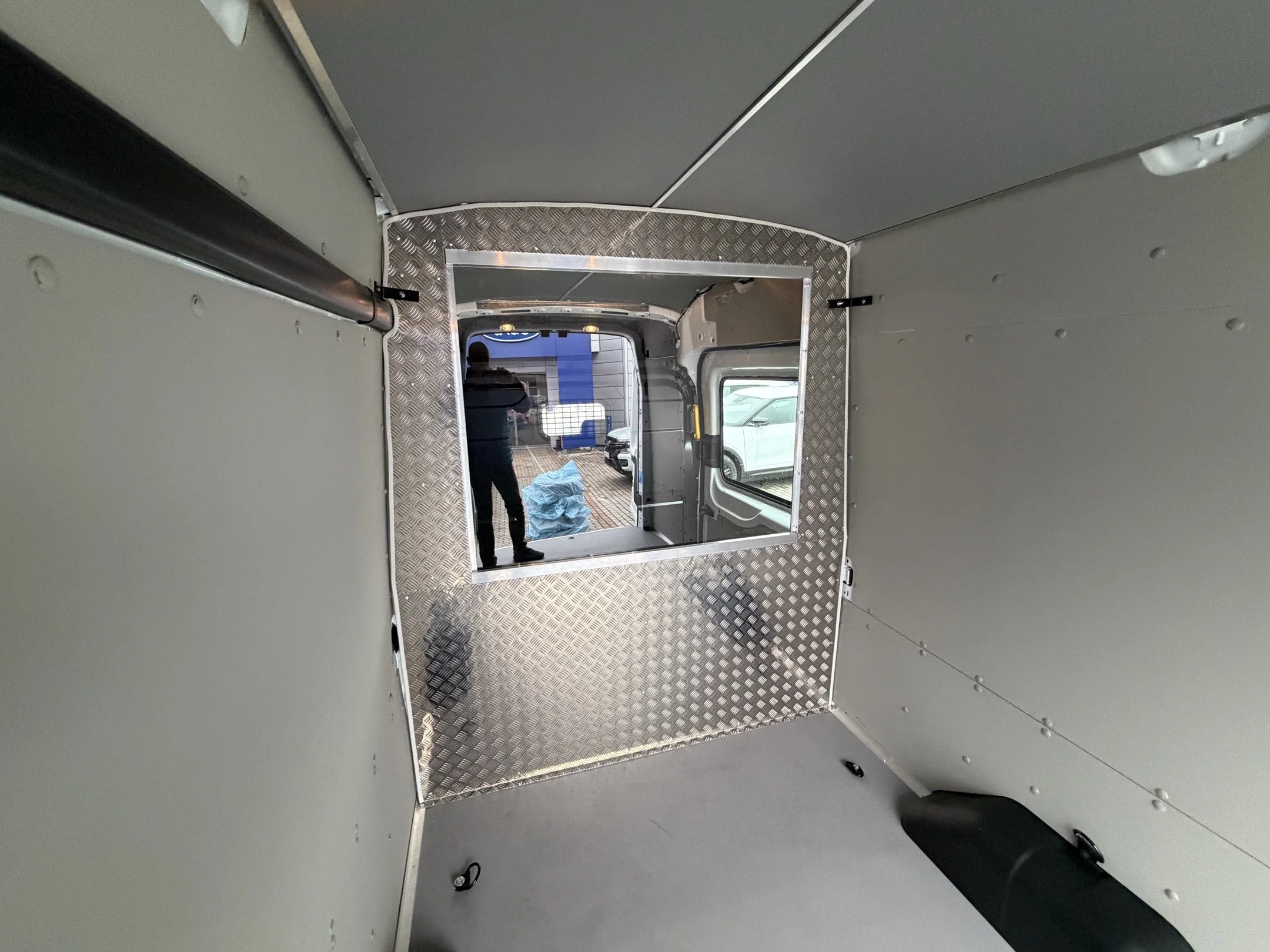 vozidlo pro osazení měřícího přístroje, 12/25