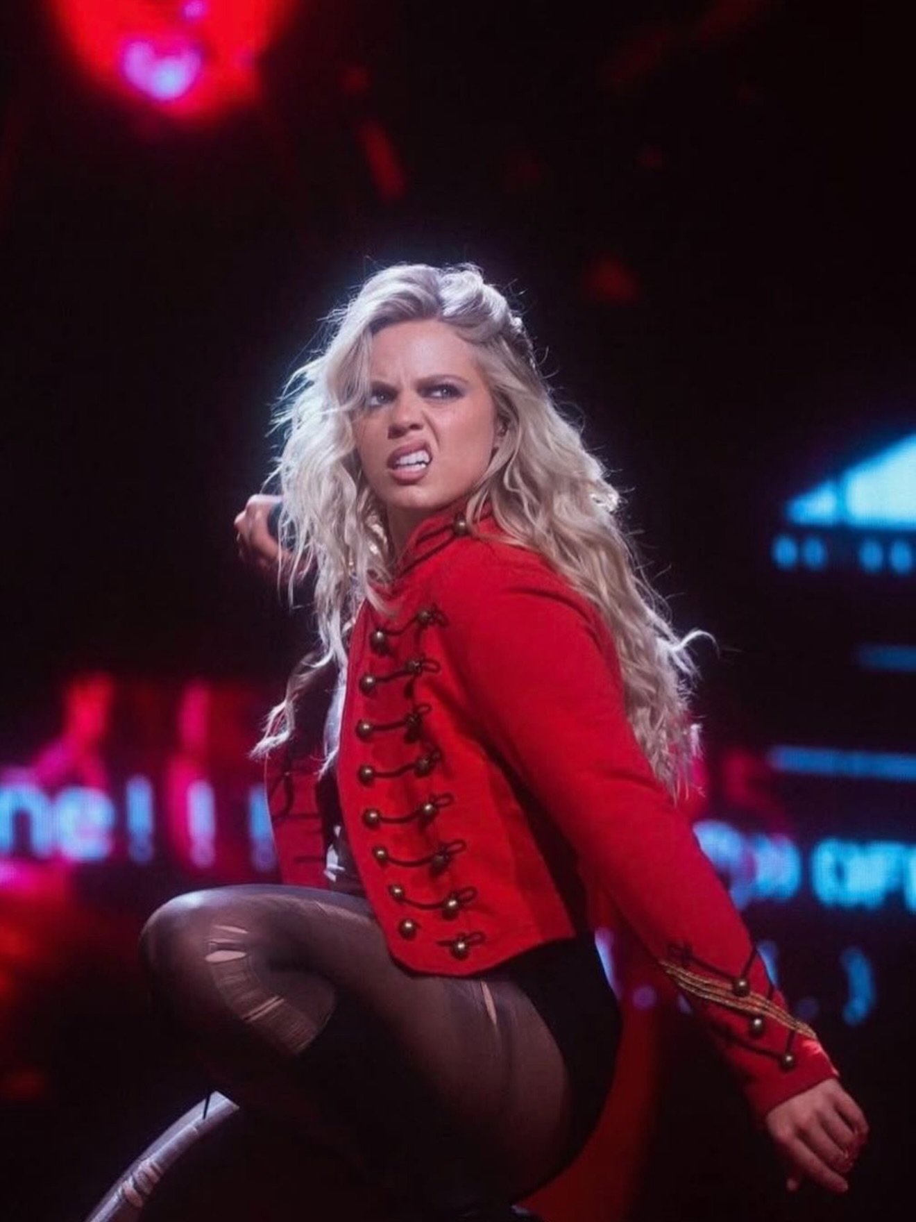 More from styling Renee at Red Rocks @billboard ✨

@oribe @unite_hair