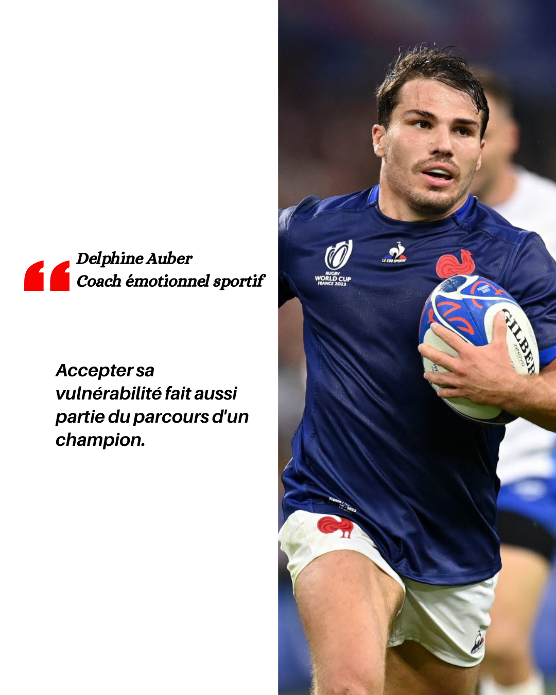 Un joueur de rugby en action portant un maillot bleu, tenant un ballon de rugby lors d'un match, avec le logo de la Coupe du Monde de Rugby 2023 sur le maillot.