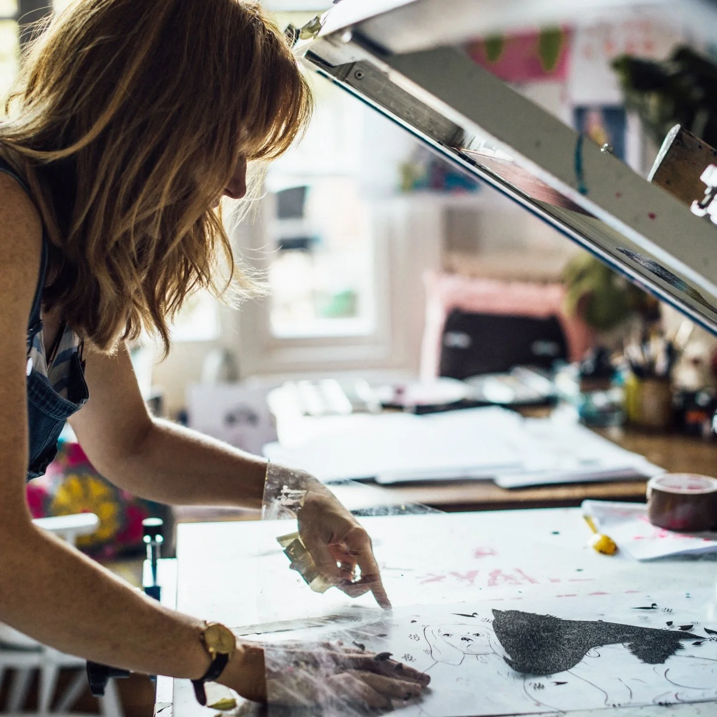 Some verrrrrry old shots of me!! These are years and years old now, back when my print studio was in my dining room when I first set up. My friend @michellewoodphotos took these for me and told me they would be useful to have (despite my protests of 