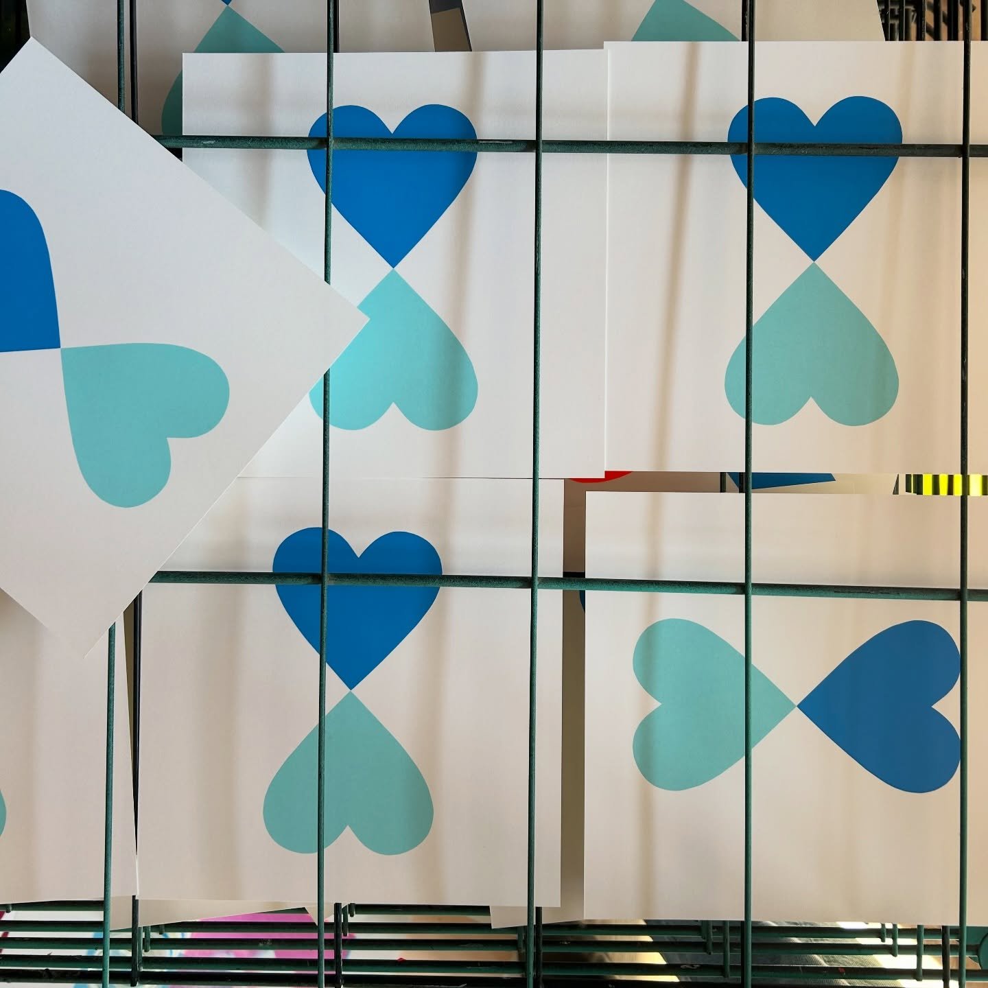 Back to what I know best, playing with some new colour combos before I start on my next batch of &ldquo;big prints&rdquo; 💙🩵 #blueaesthetic #heartsandflowers #hannahcarvell