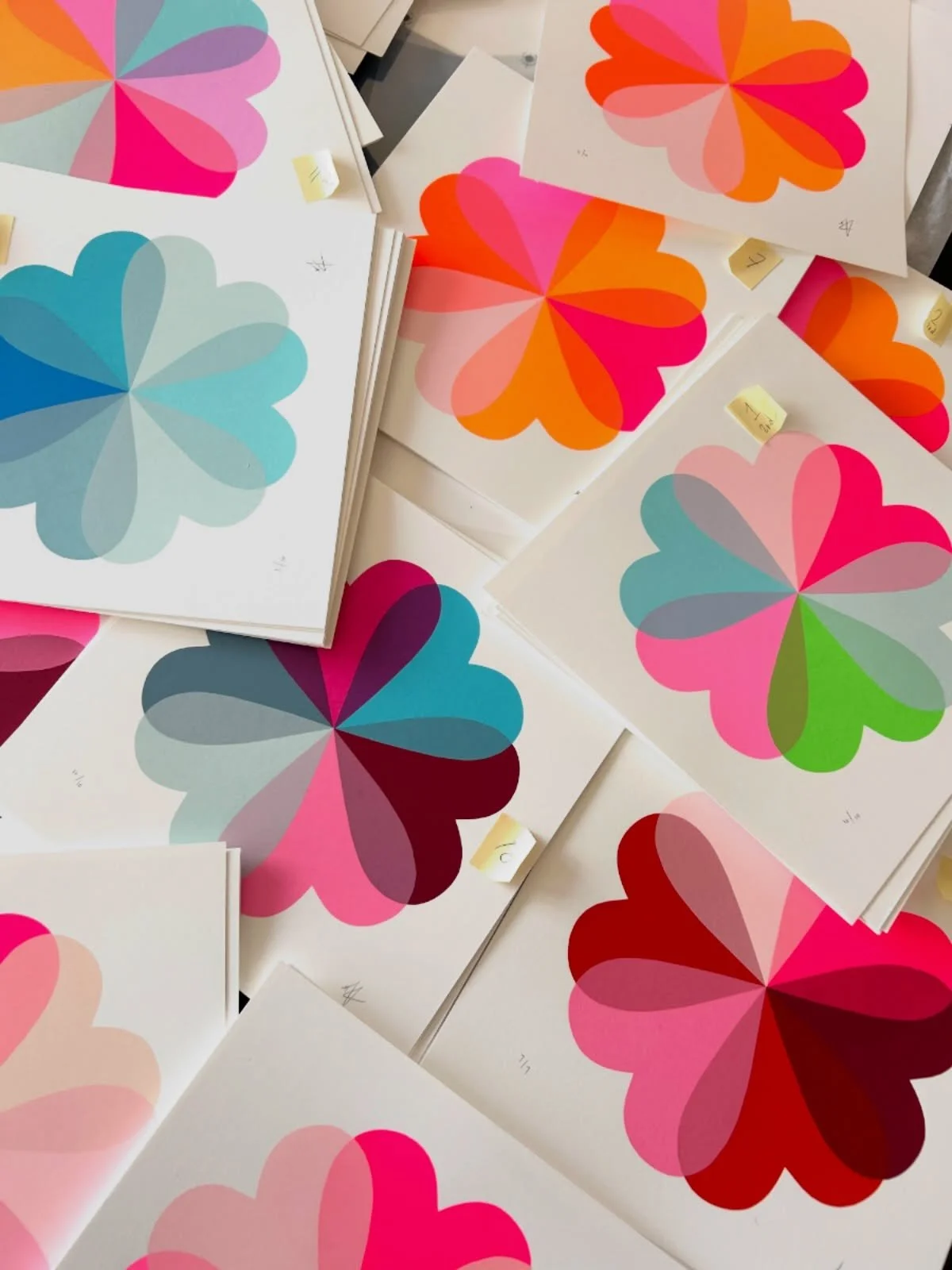 Good Morning Monday!! My kids are still at school for a few more days, this morning I&rsquo;m packing orders, doing a big studio clean up and then going to start prepping screens for some new prints 🙌🏻 
💚
(No Monday gym class now for 2 weeks thoug