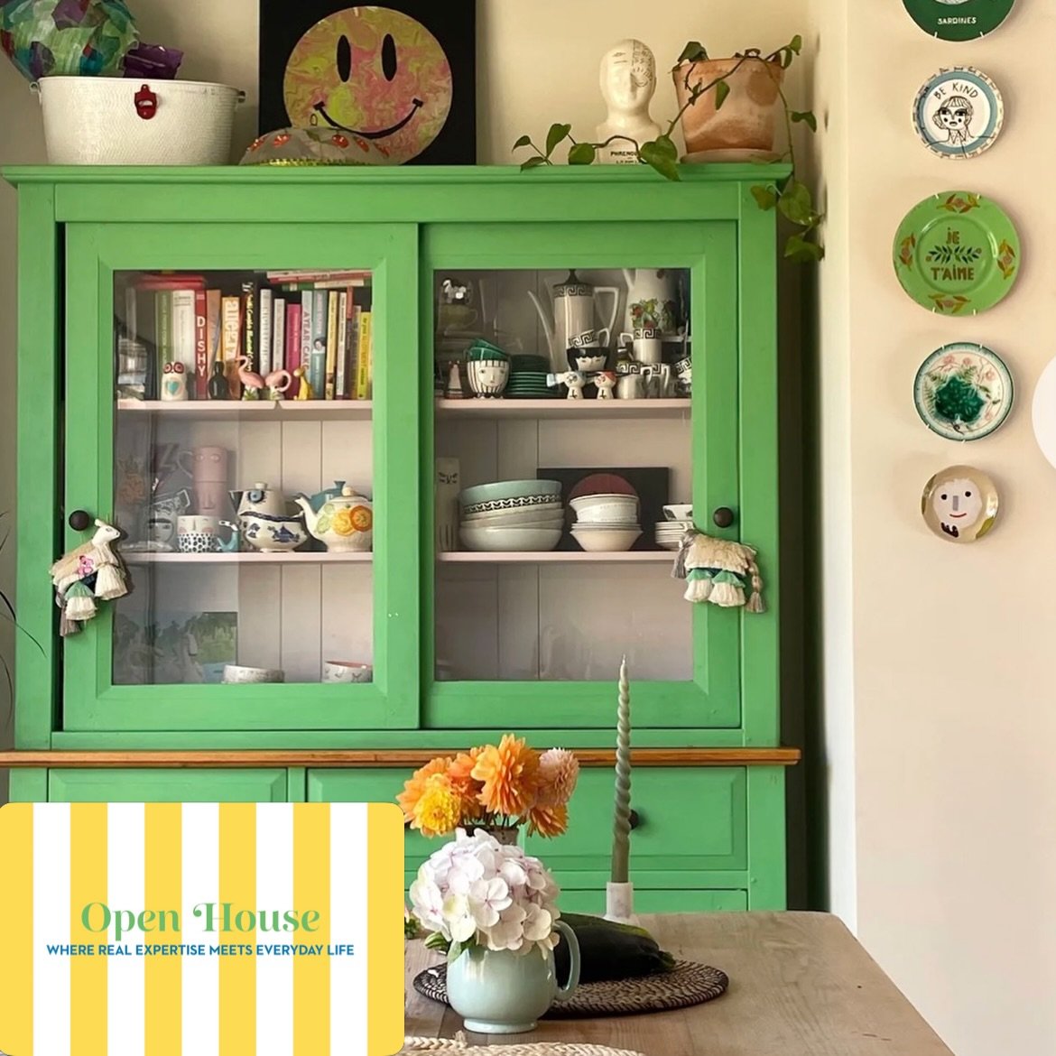 NEW article on @idealhomeuk this week. Why I will always choose colour over neutrals when I decorate my home #idealhome #colourfulhomevibe #hannahcarvell 
.
💚 Link in Bio