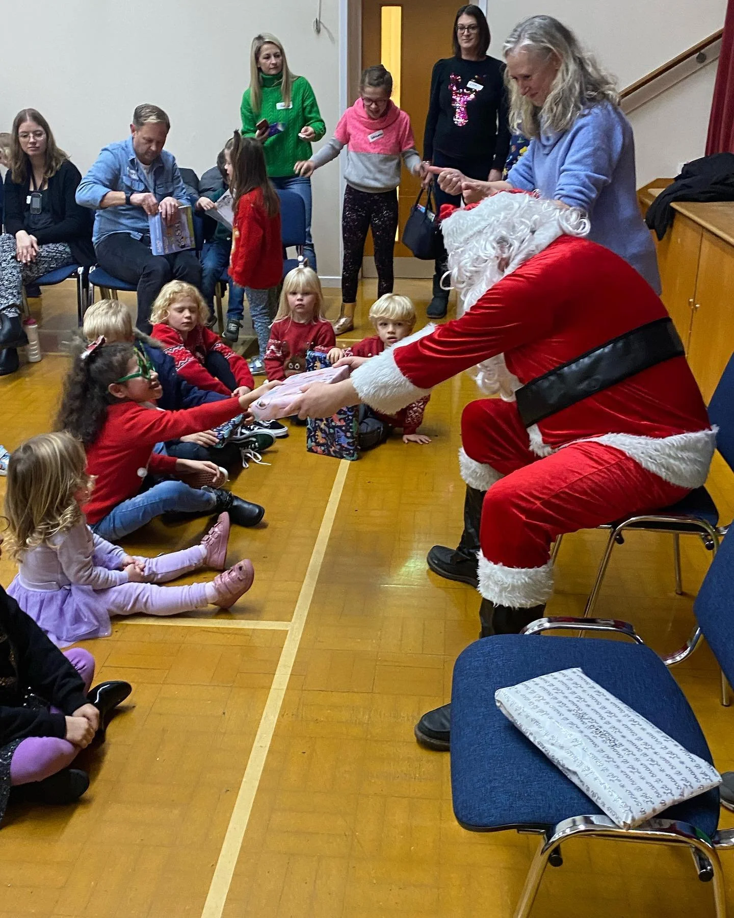 What a wonderful day we had yesterday at our annual New Year&rsquo;s Party with Roly the Magician, a delicious party tea, and a final visit from Santa and his Elf before they go to Australia for holiday in the sun!  The event is one our most popular 