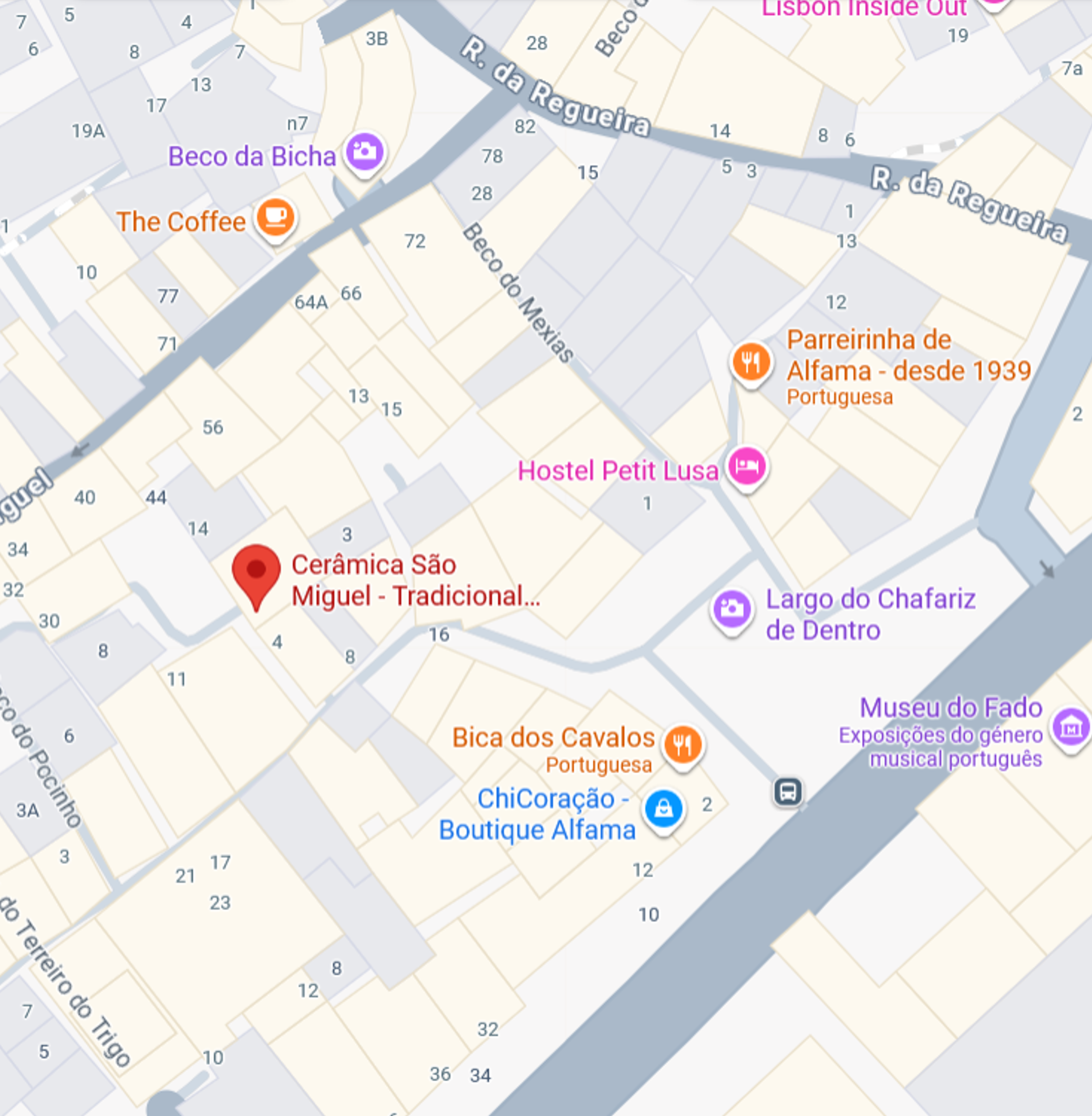 Map of a city area with various landmarks and business icons, including cafes, hostels, and cultural sites, marked with labels in Portuguese and English.