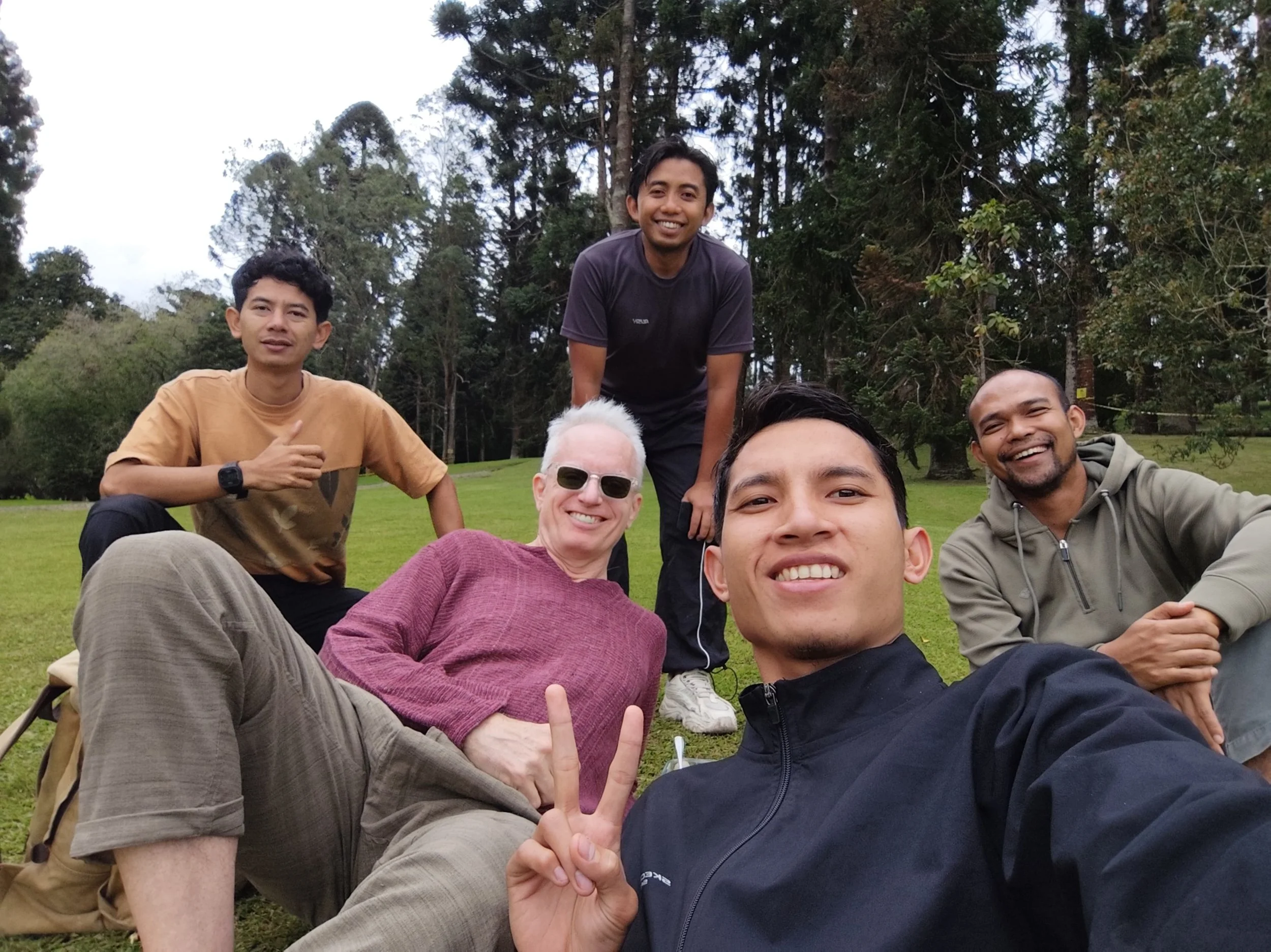 Michael Huffman with the ARAE eco-printing team in Bali — The Zen Guy Meet Up