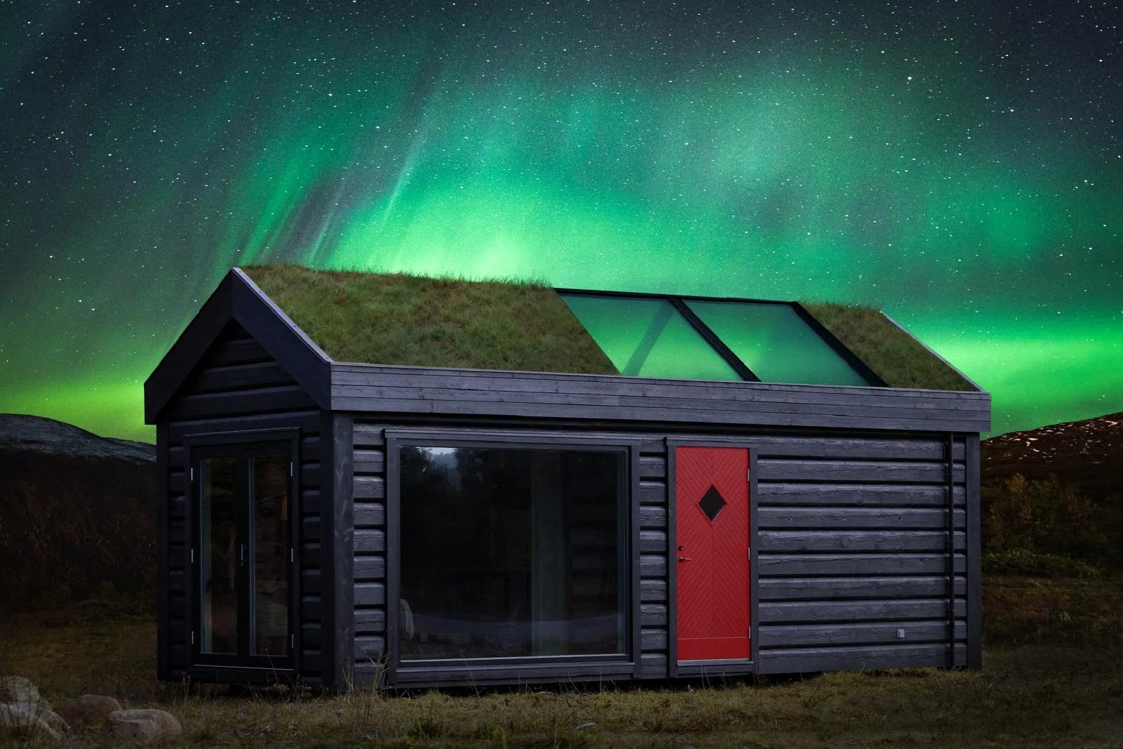 Aurora edition model wit panoramic roof windows.jpg