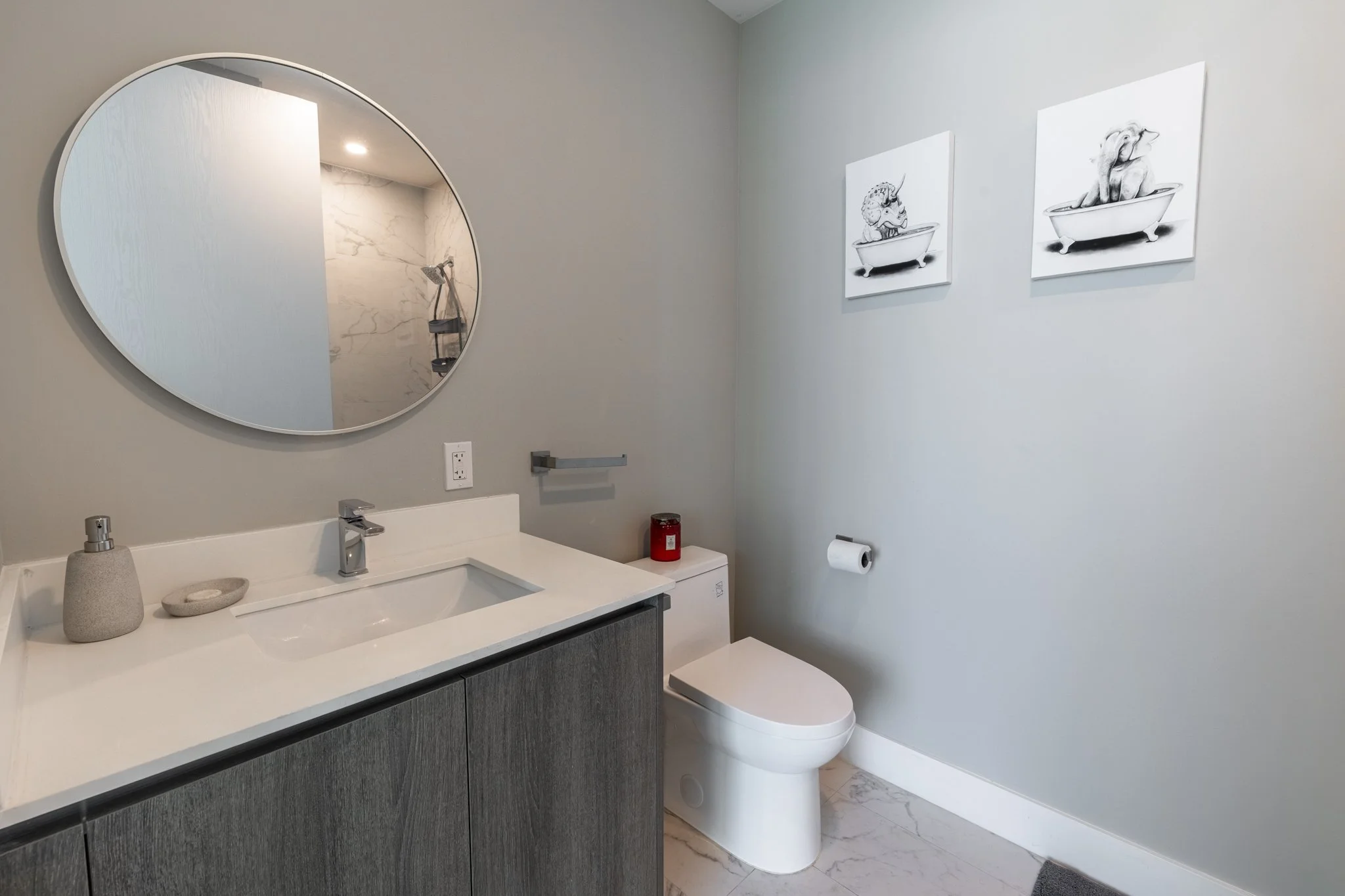 bathroom 1.jpg