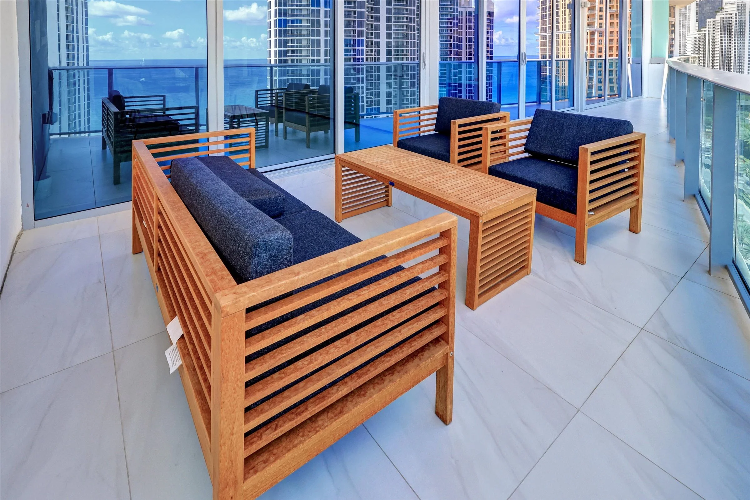 06-17550 Collins Ave-6.jpg