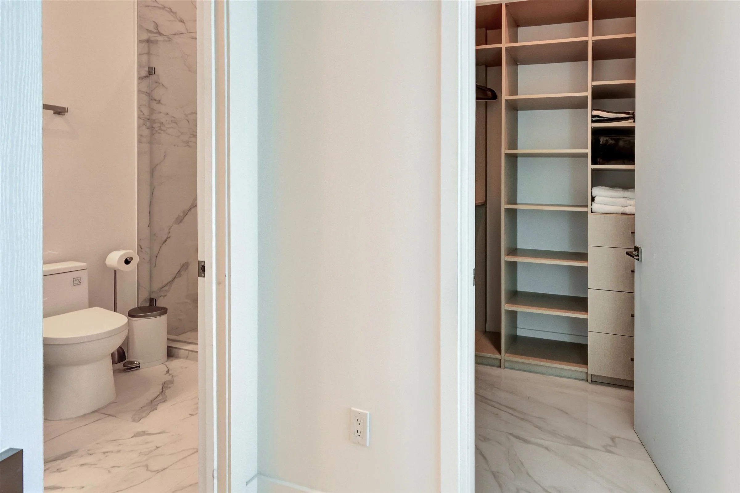 16-17550 Collins Ave-16.jpg